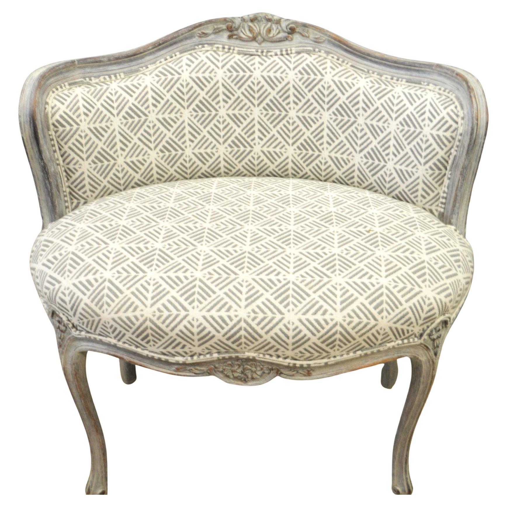 Louis XV Stil gepolstert grau Eingang gemalt Bank mit Rückenlehne, handgeschnitzt. im Angebot