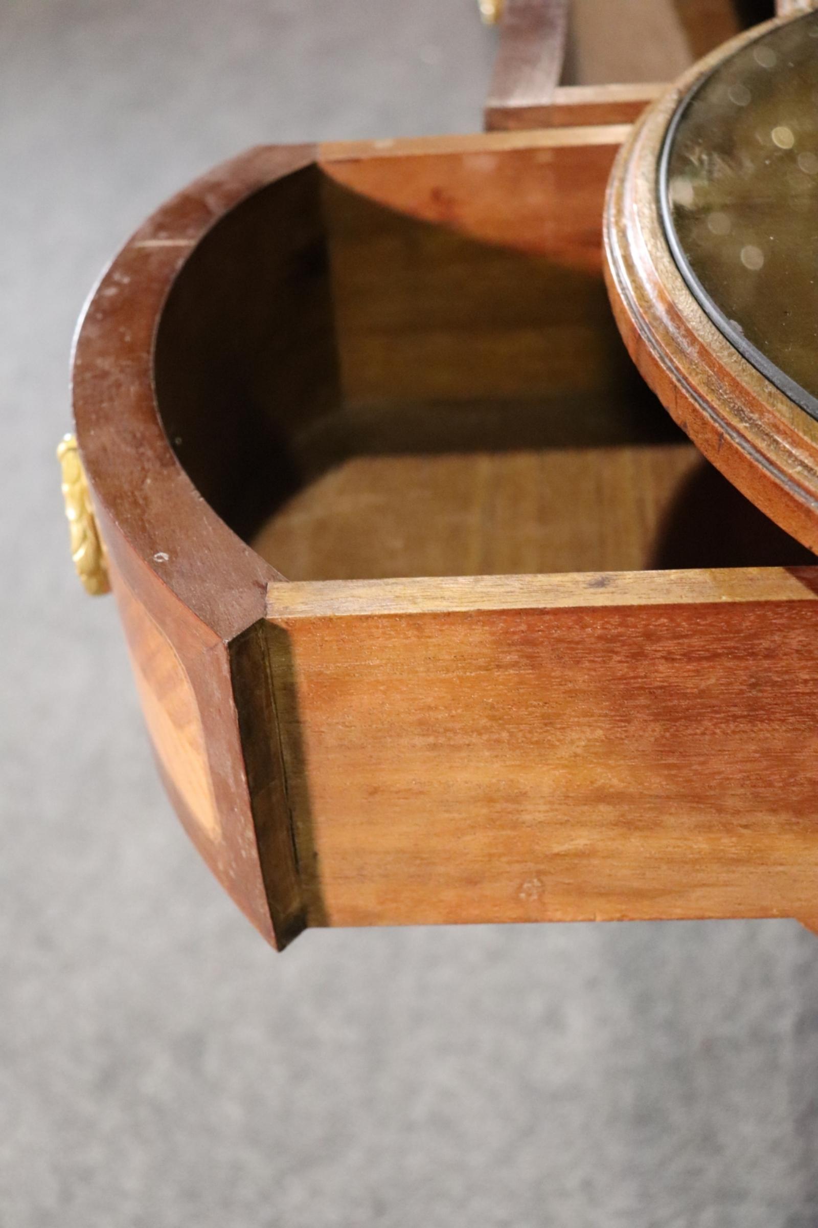 Louis  Meuble-lavabo de style XV avec miroir en bronze  & Frame Manner Maison Forest en vente 5