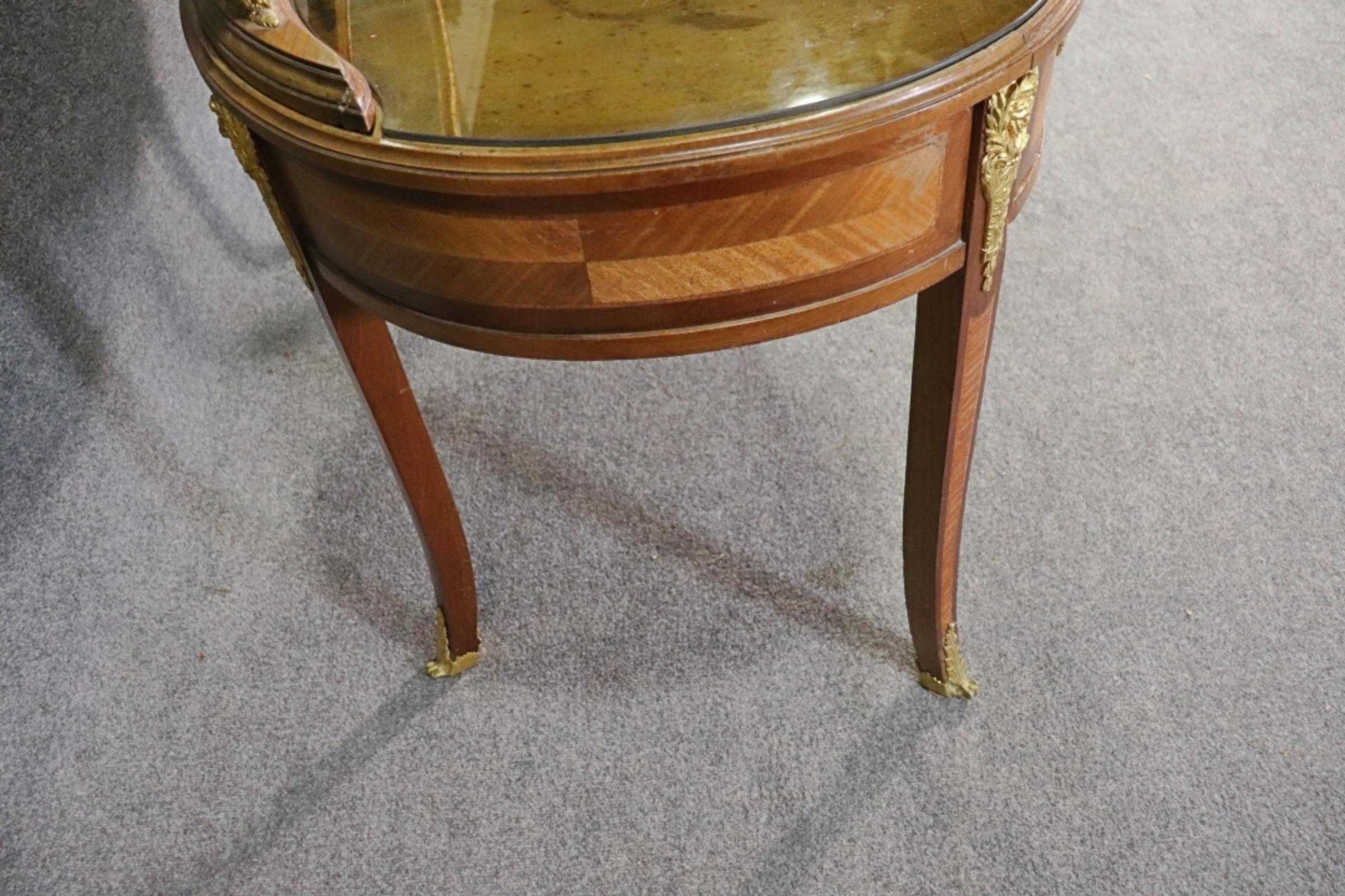 Louis  Meuble-lavabo de style XV avec miroir en bronze  & Frame Manner Maison Forest en vente 10