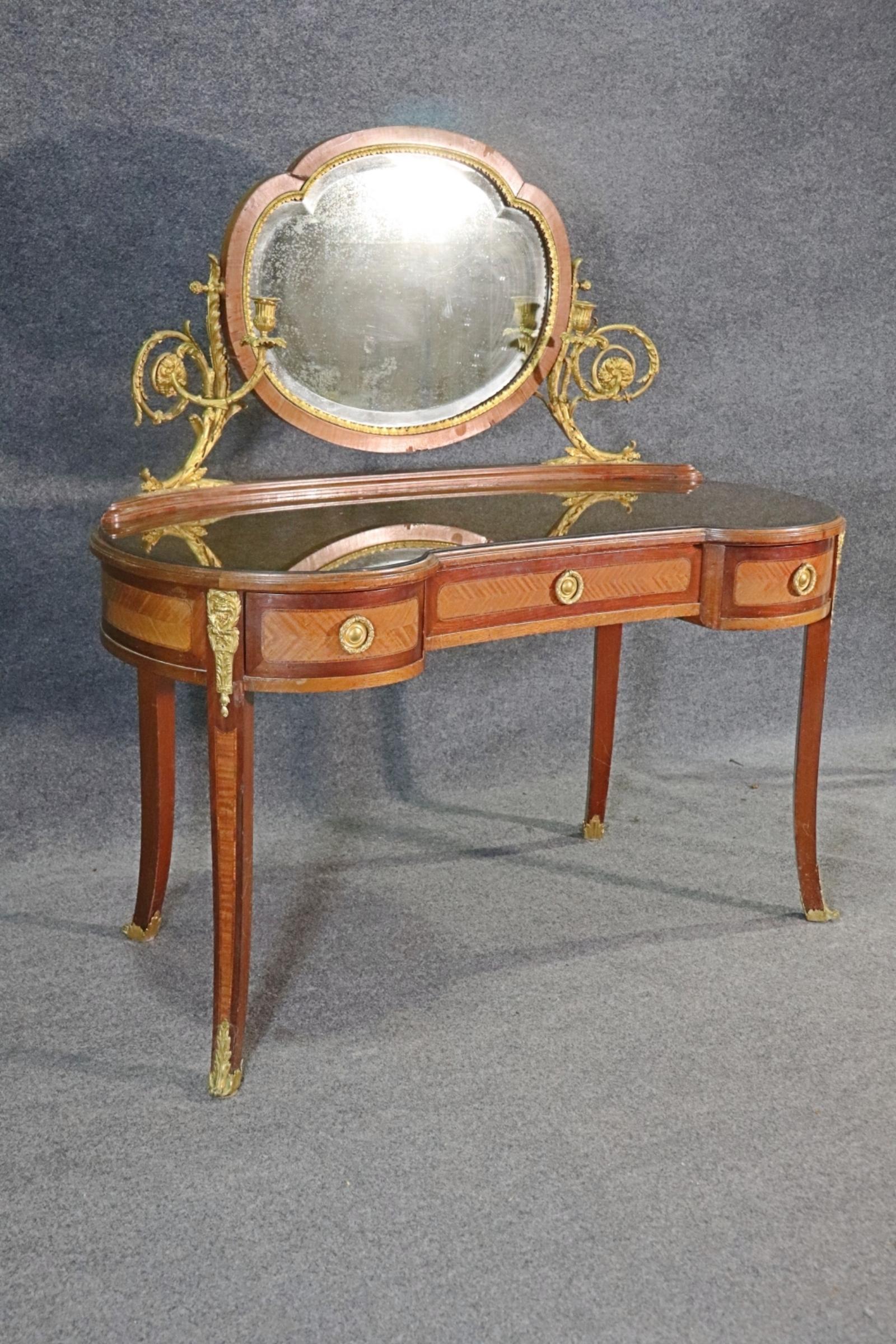 Français Louis  Meuble-lavabo de style XV avec miroir en bronze  & Frame Manner Maison Forest en vente