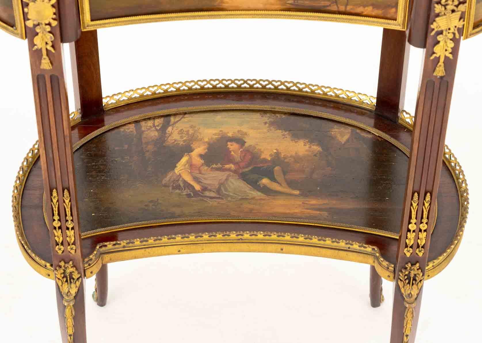 Mesa auxiliar estilo Luis XV Vernis Martin en Bueno estado para la venta en Astoria, NY