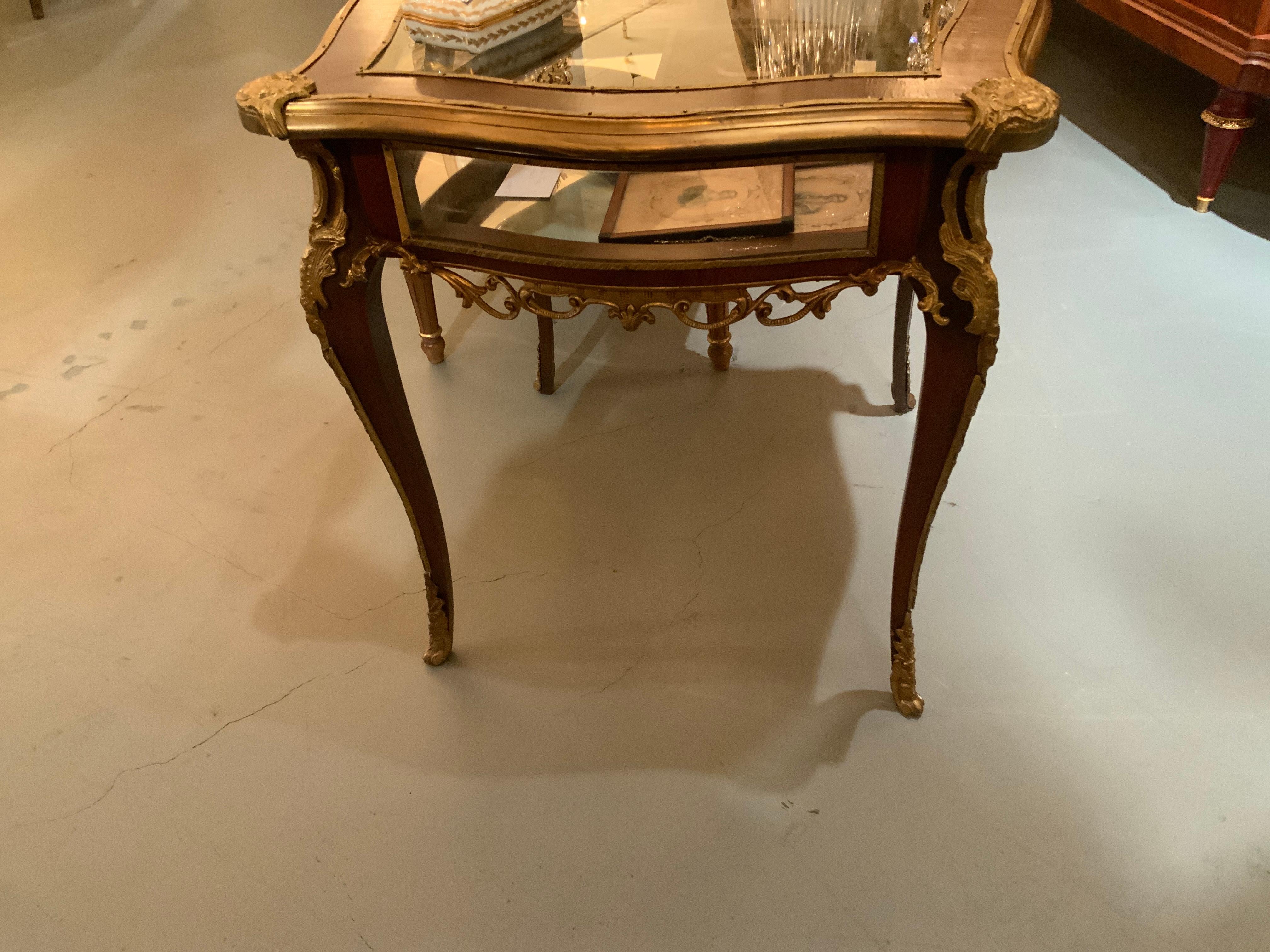 Louis XV Style Vitrine/Display Table with Gilt Bronze Mounts and Glass Top For Sale 5