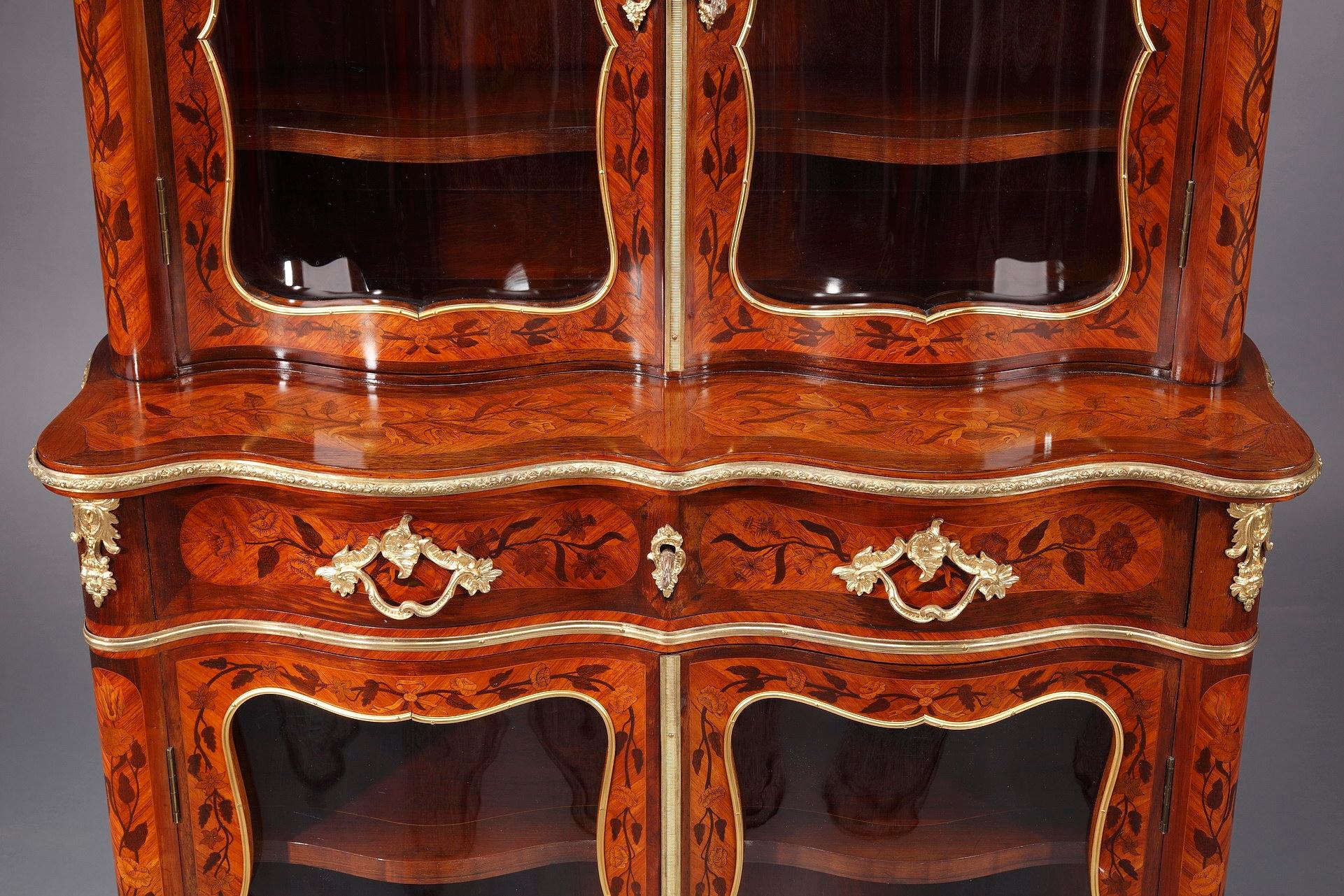 Louis XV-Style Vitrine with Marquetry Decoration For Sale 4