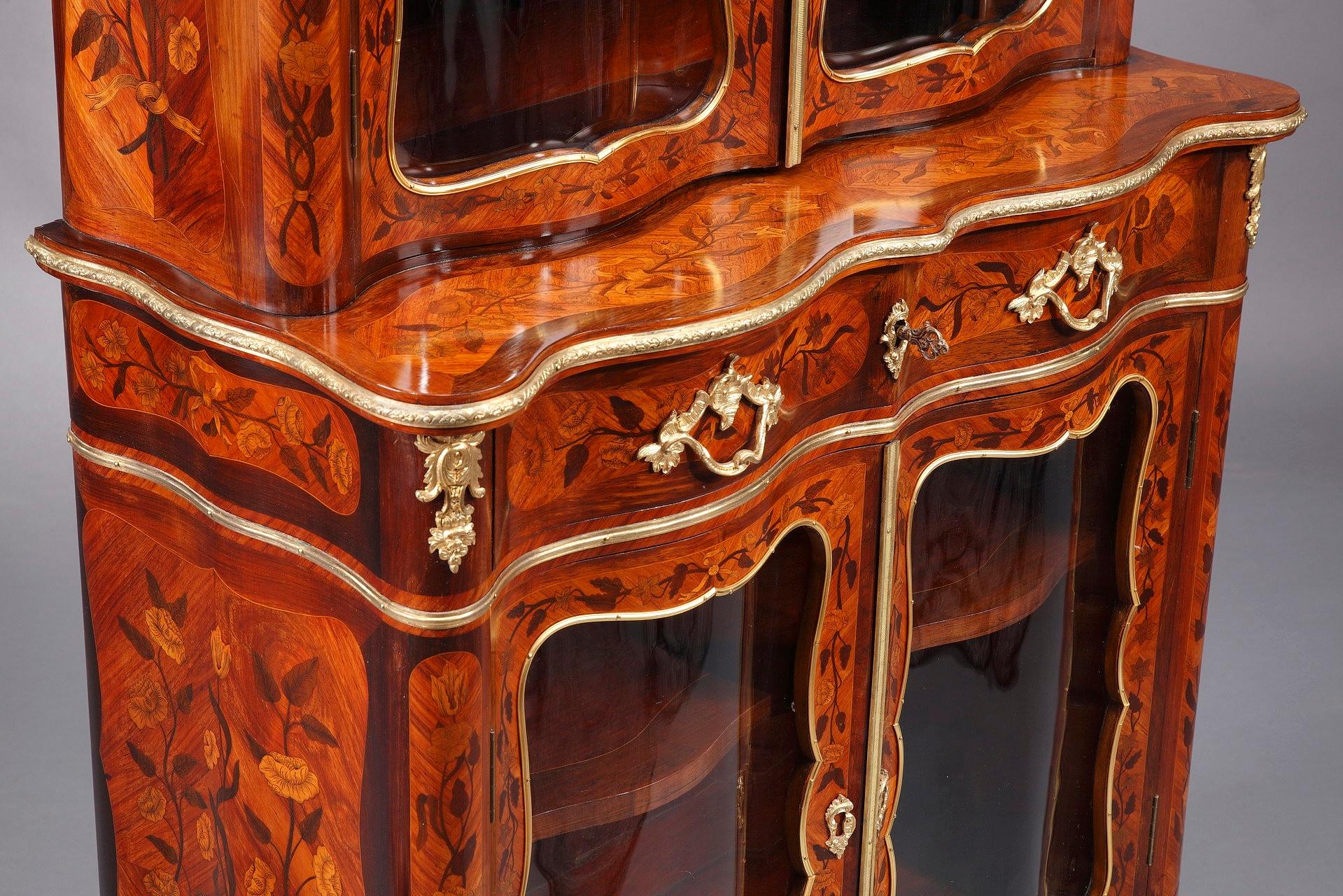 Louis XV-Style Vitrine with Marquetry Decoration For Sale 5
