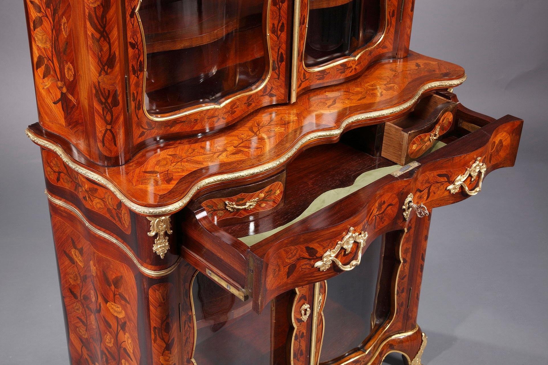 Louis XV-Style Vitrine with Marquetry Decoration For Sale 6