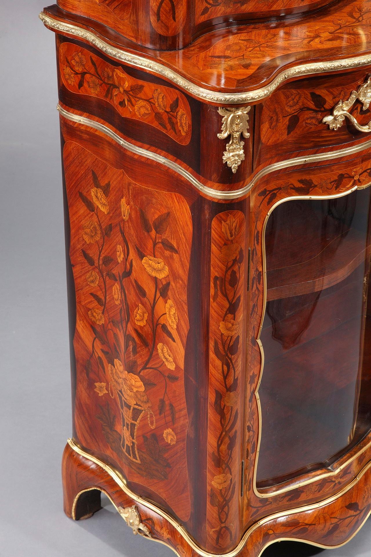 Louis XV-Style Vitrine with Marquetry Decoration For Sale 7