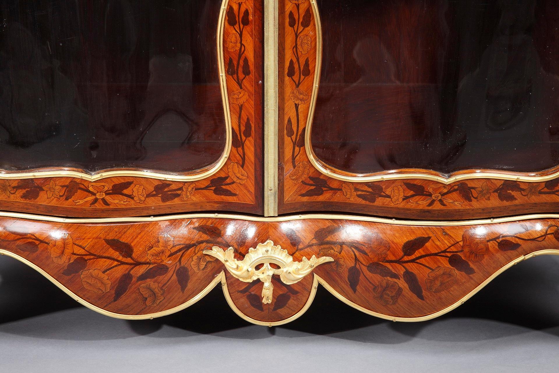 Louis XV-Style Vitrine with Marquetry Decoration For Sale 9