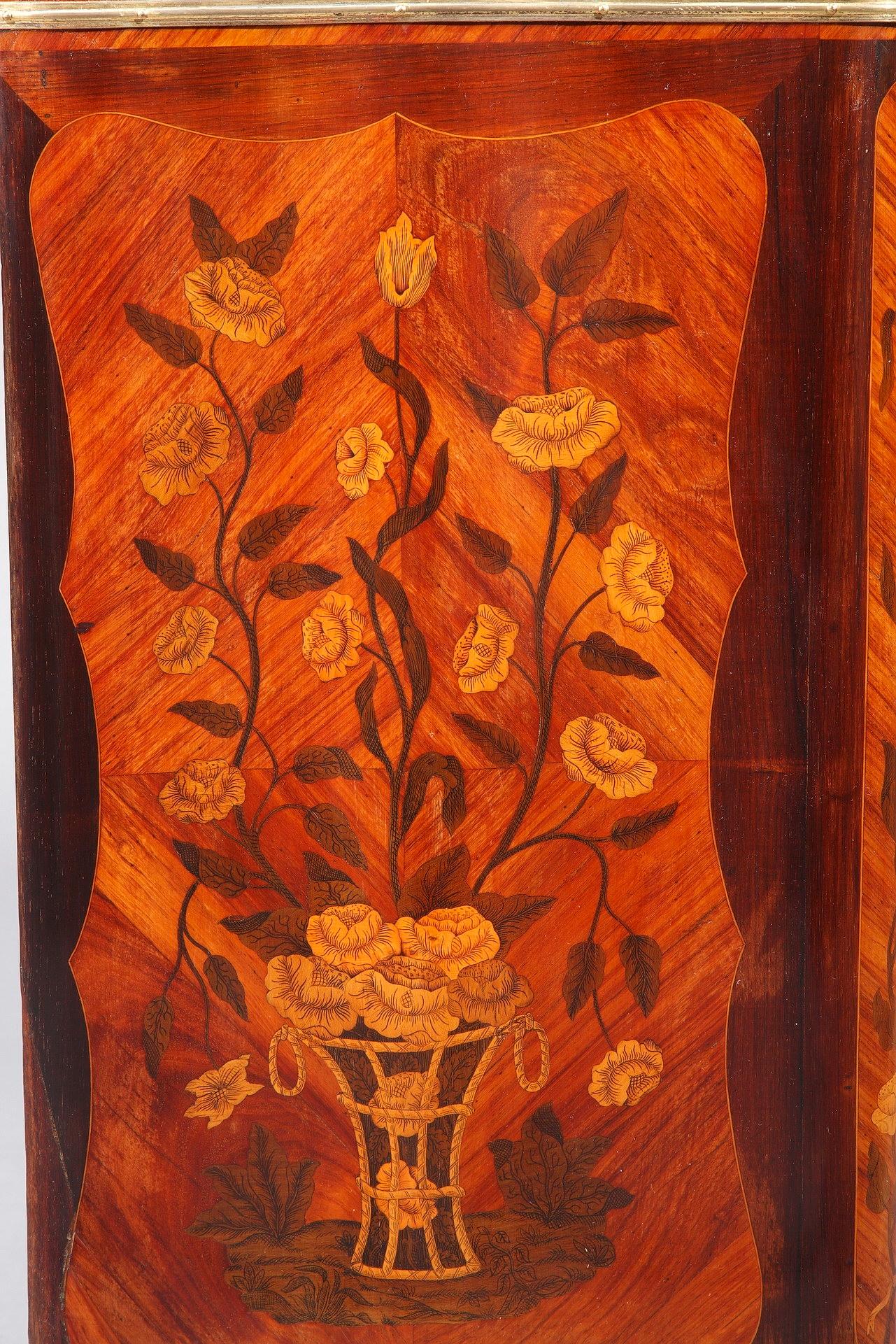 Louis XV-Style Vitrine with Marquetry Decoration For Sale 11