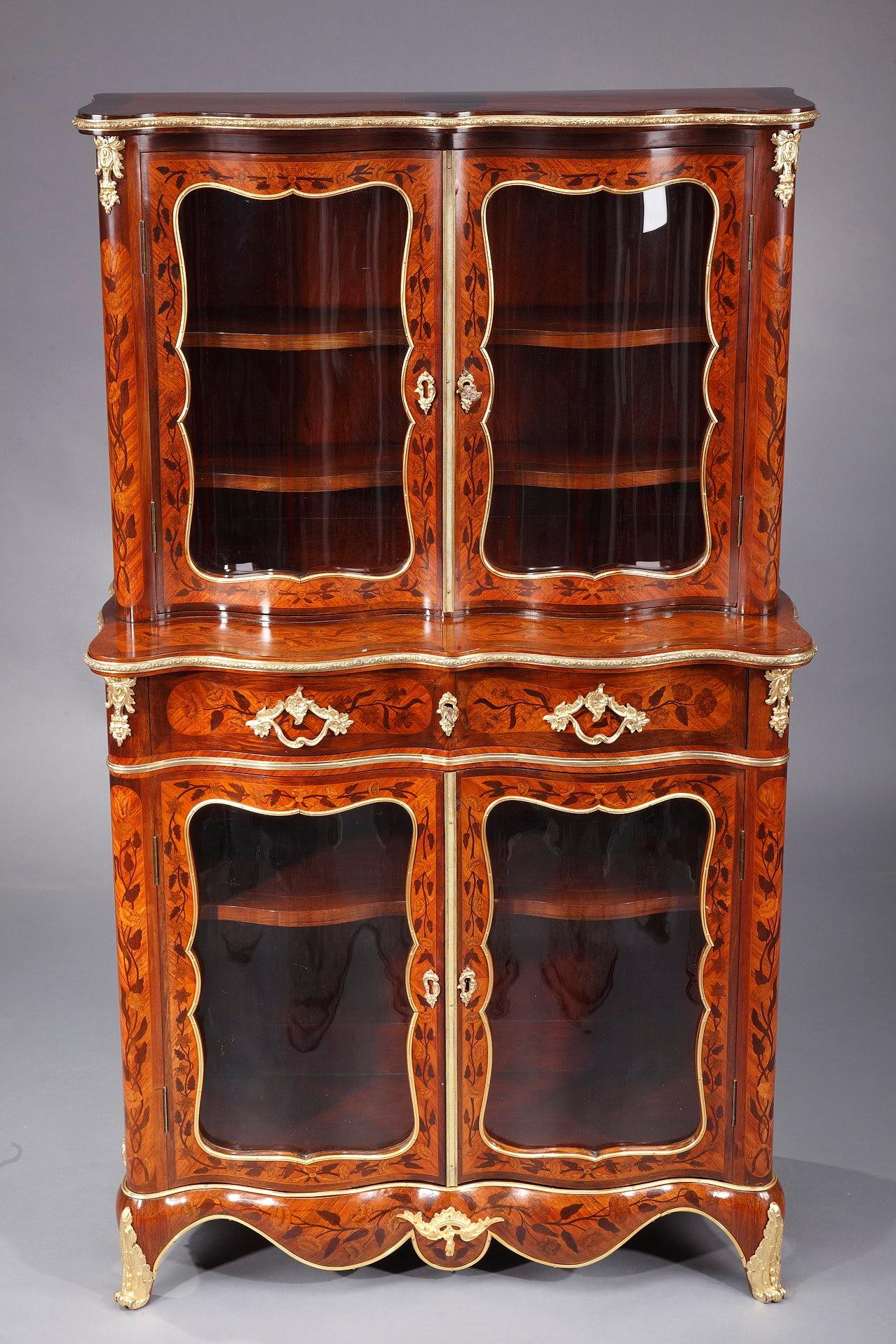 French Louis XV-Style Vitrine with Marquetry Decoration For Sale