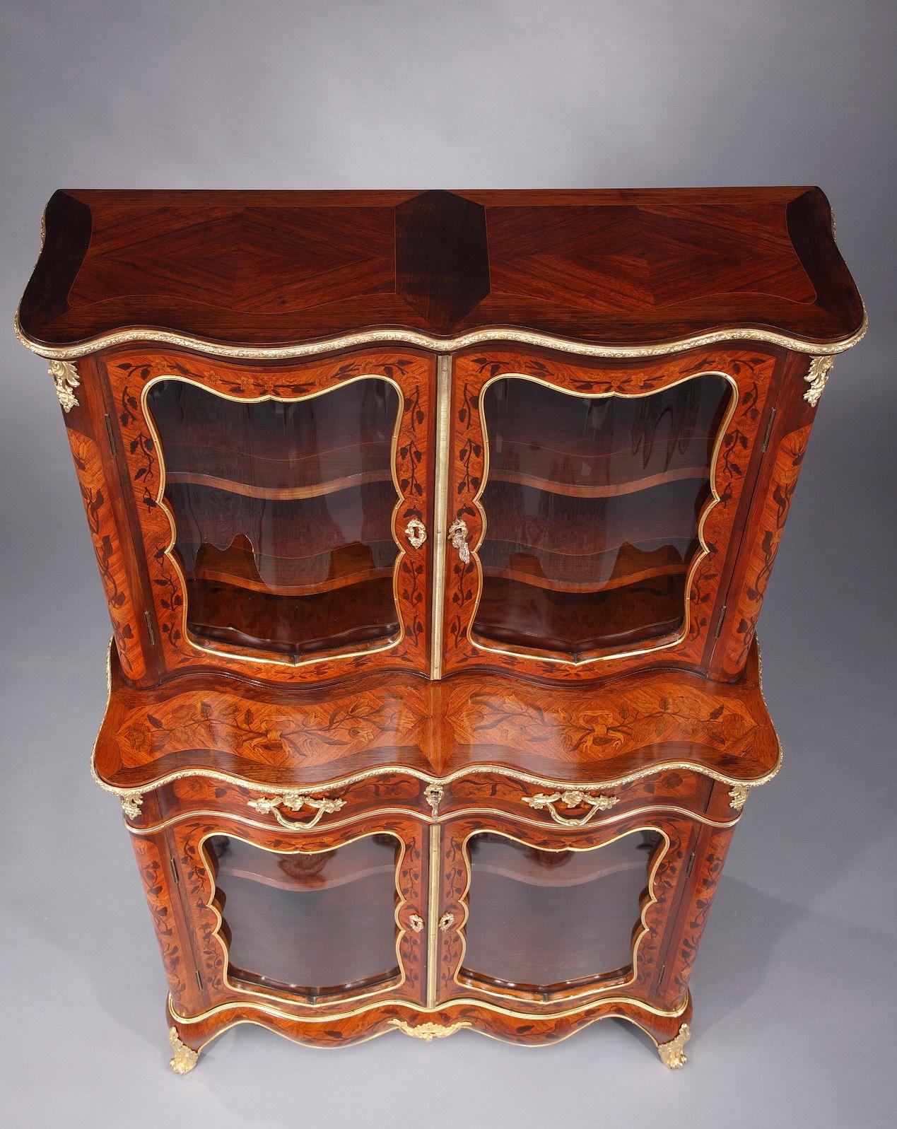 French Louis XV-Style Vitrine with Marquetry Decoration For Sale