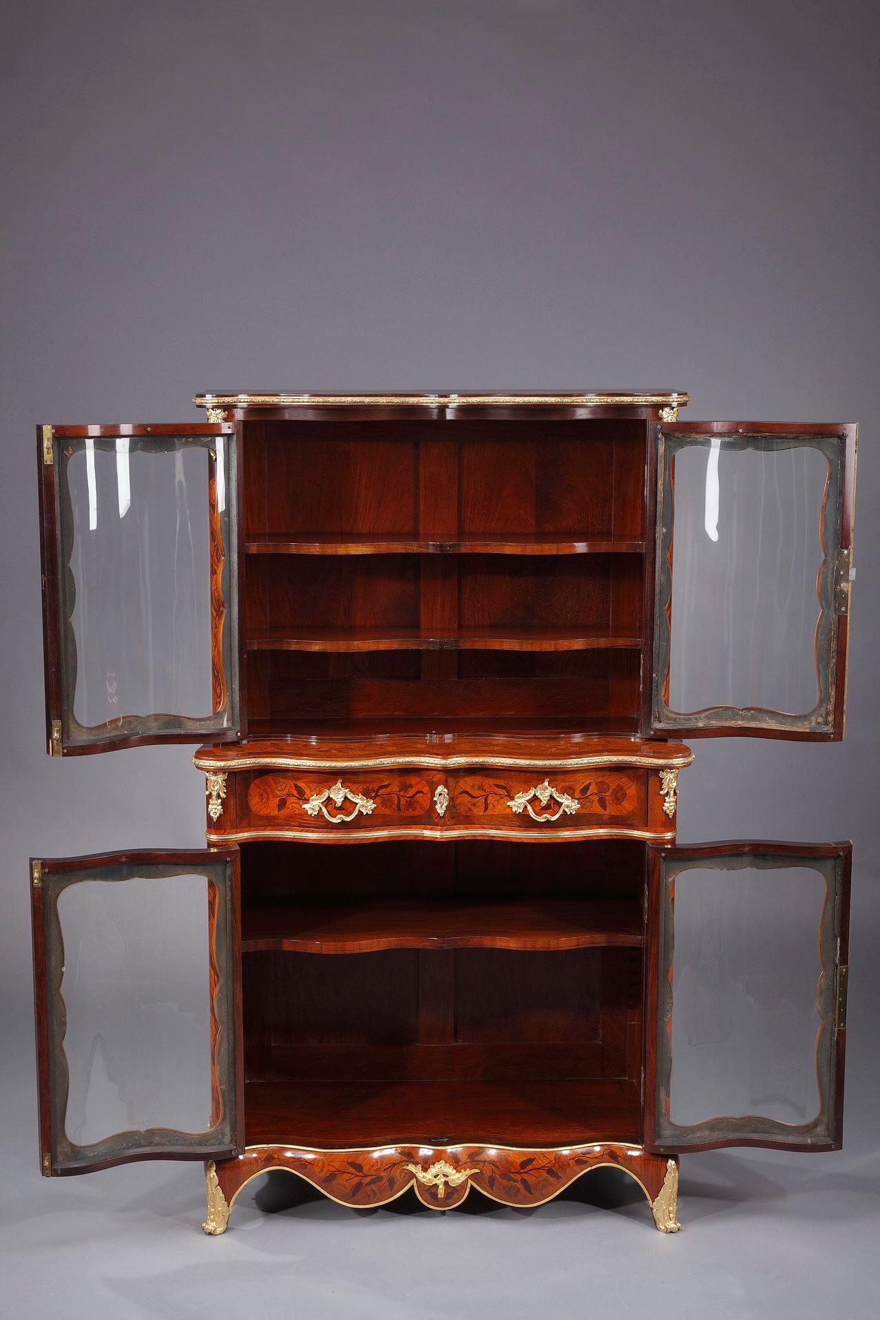 Late 19th Century Louis XV-Style Vitrine with Marquetry Decoration For Sale