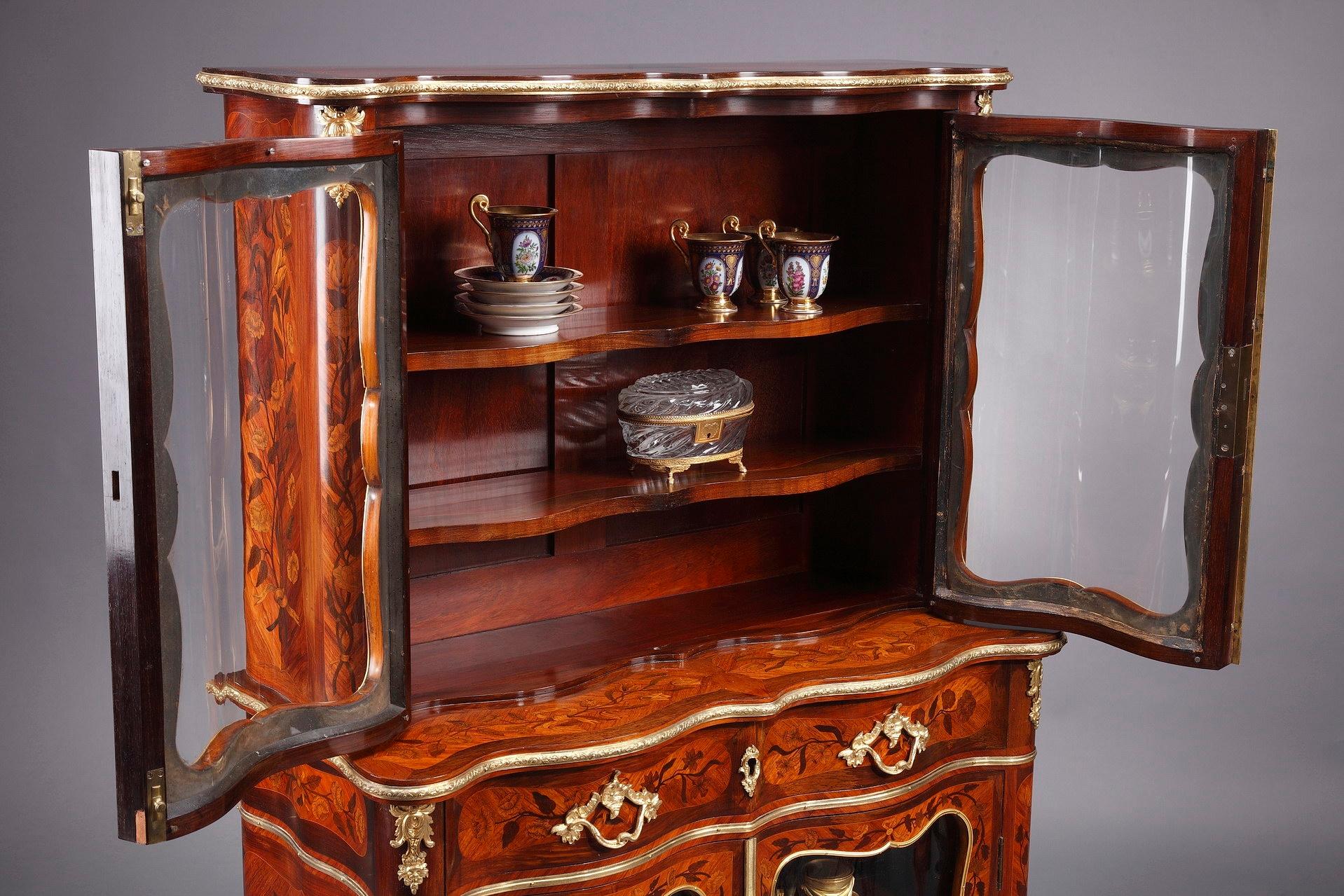 Louis XV-Style Vitrine with Marquetry Decoration For Sale 2
