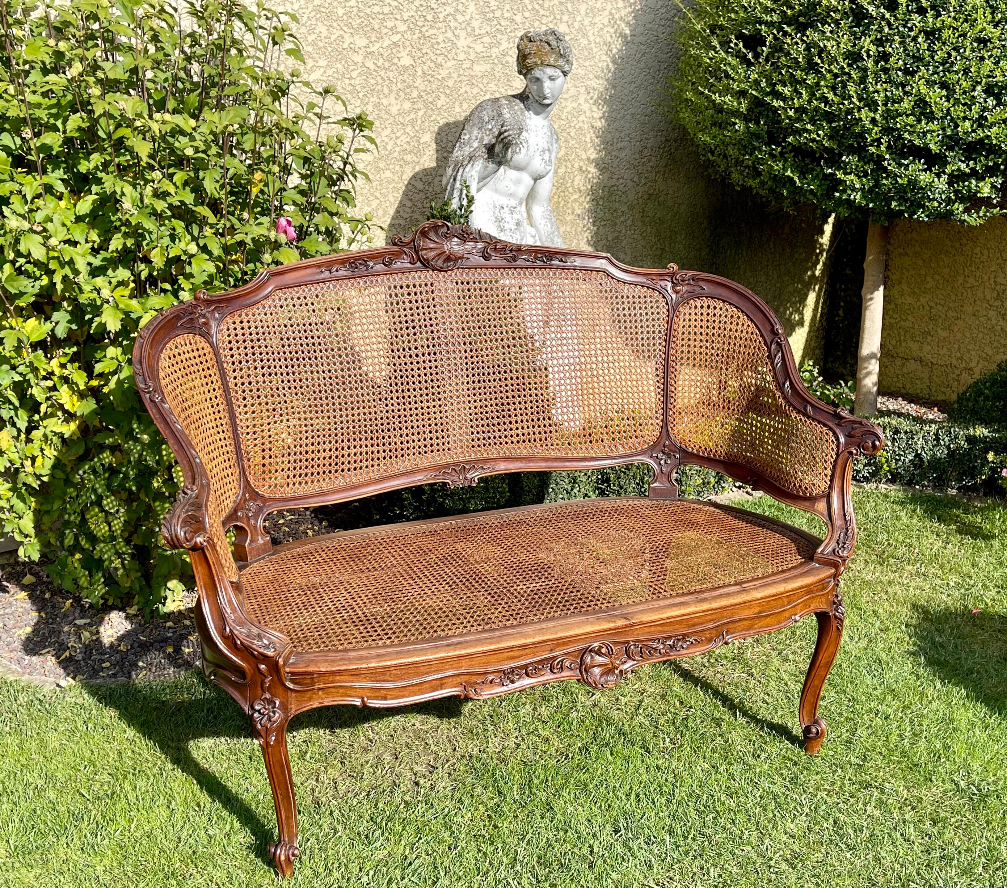 Canna Divano in stile Louis XV, noce e canne, XIX secolo