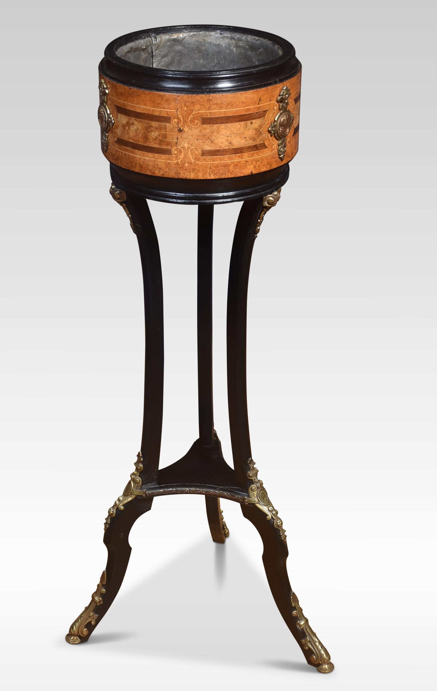 Louis XV style walnut and ebonised jardiniere In Good Condition For Sale In Cheshire, GB