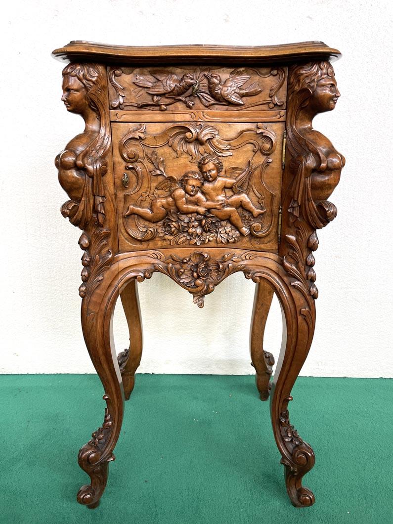 Louis XV style walnut bedroom For Sale 4