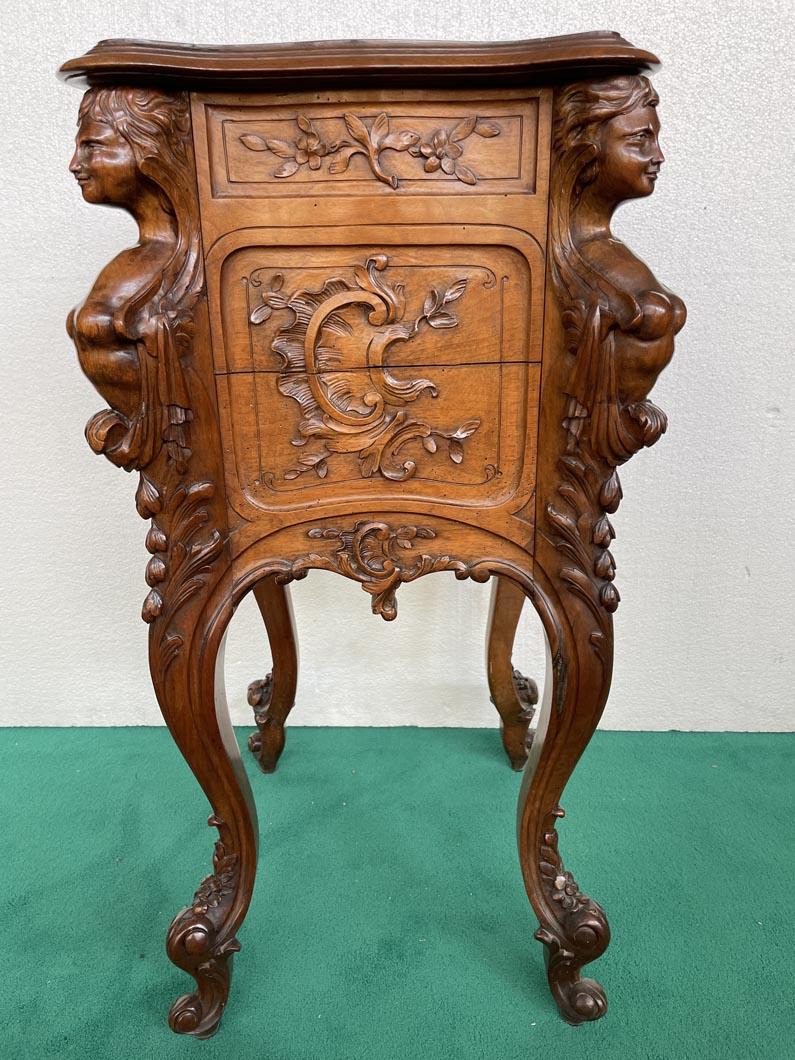 Louis XV style walnut bedroom For Sale 6