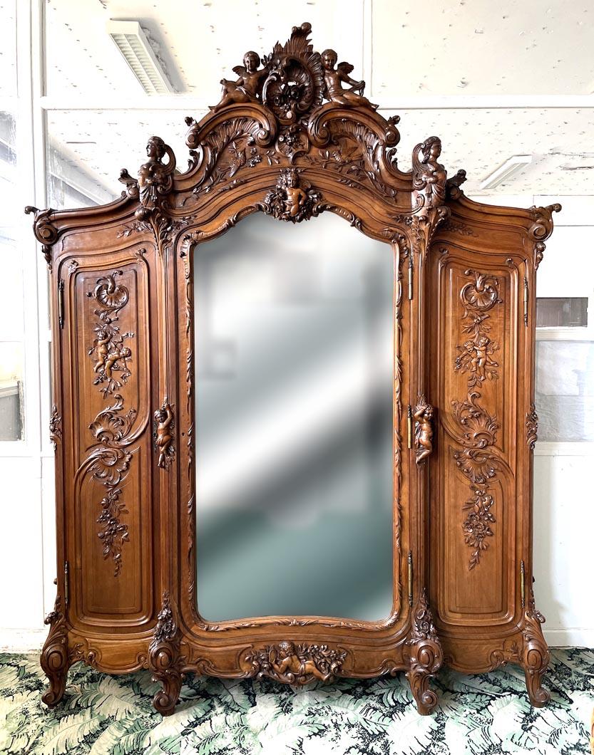 Louis XV style walnut bedroom For Sale 10