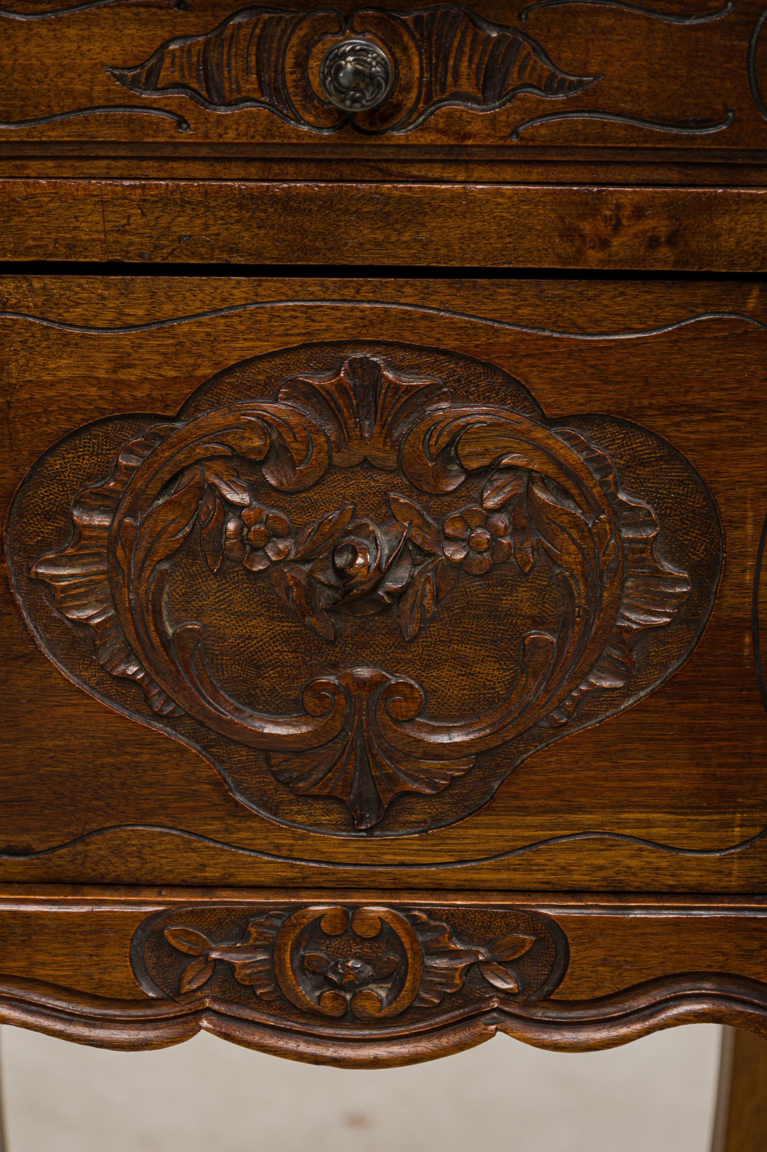 Louis XV style walnut bedside commode For Sale 1