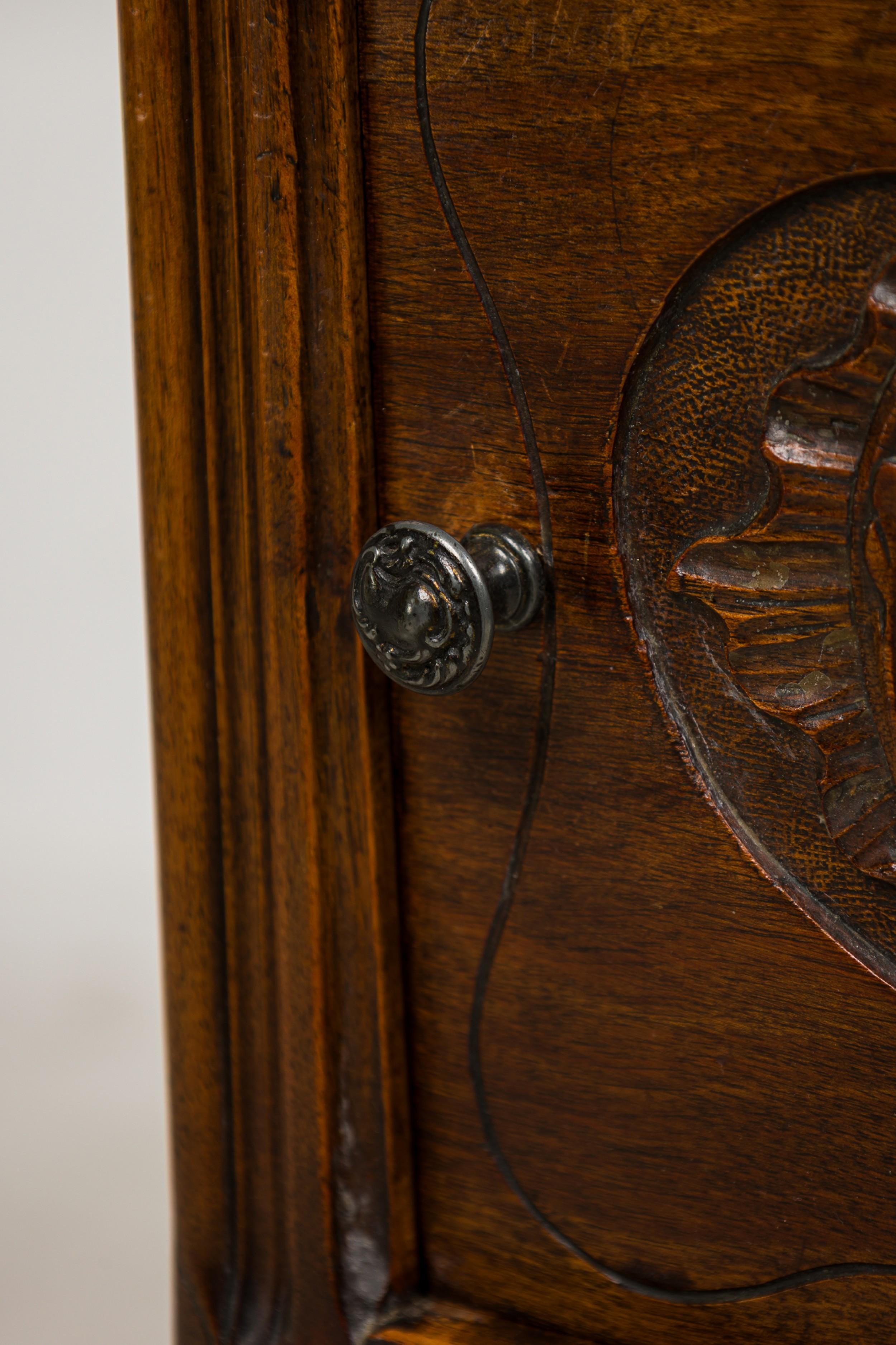 Louis XV style walnut bedside commode For Sale 2