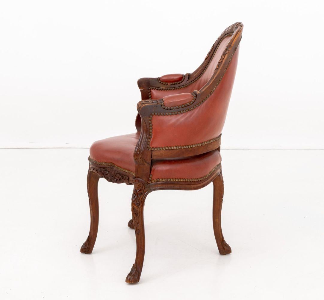 Sedia angolare in noce stile Luigi XV in vendita 1