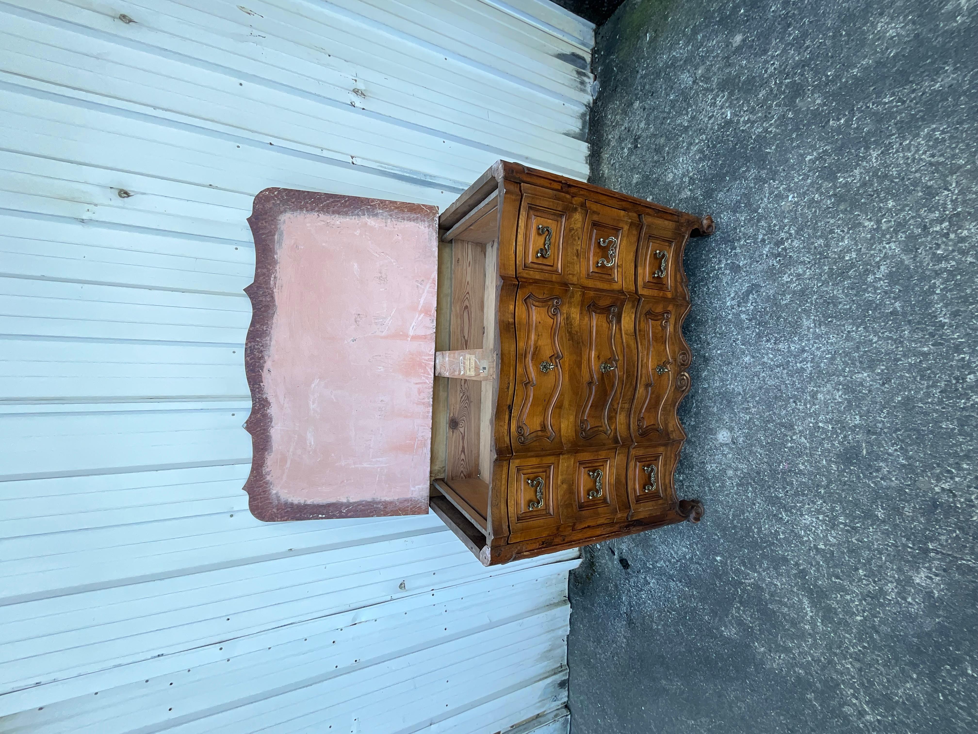 Cassettiera in noce con anguilla in stile Luigi XV, inizio XIX secolo in vendita 13