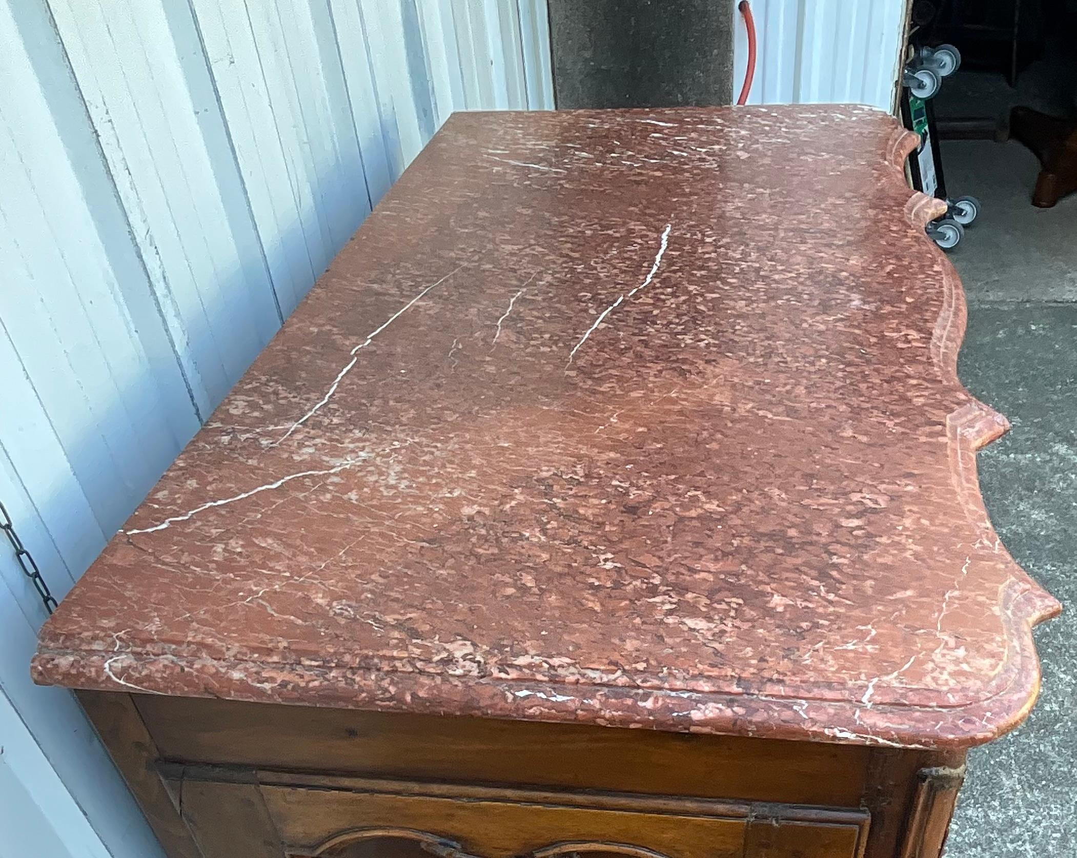 Cassettiera in noce con anguilla in stile Luigi XV, inizio XIX secolo in vendita 3