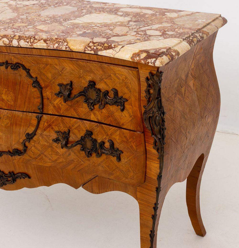 Bronze Louis XV Style Walnut Marquetry Bombe Commode en vente