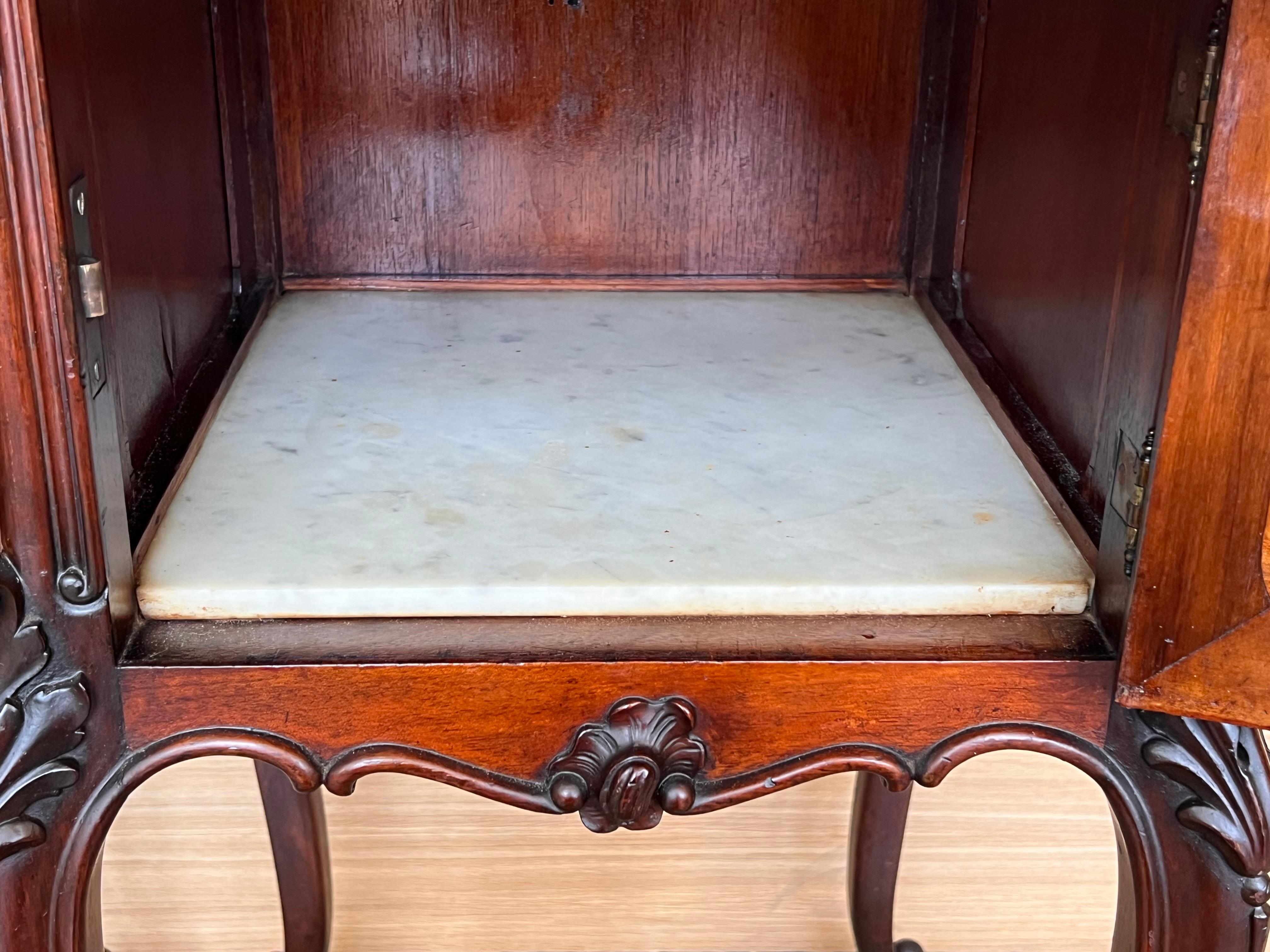 Louis XV Style Walnut Nightstands with Marble Top, 1930s, Set of 2 For Sale 7