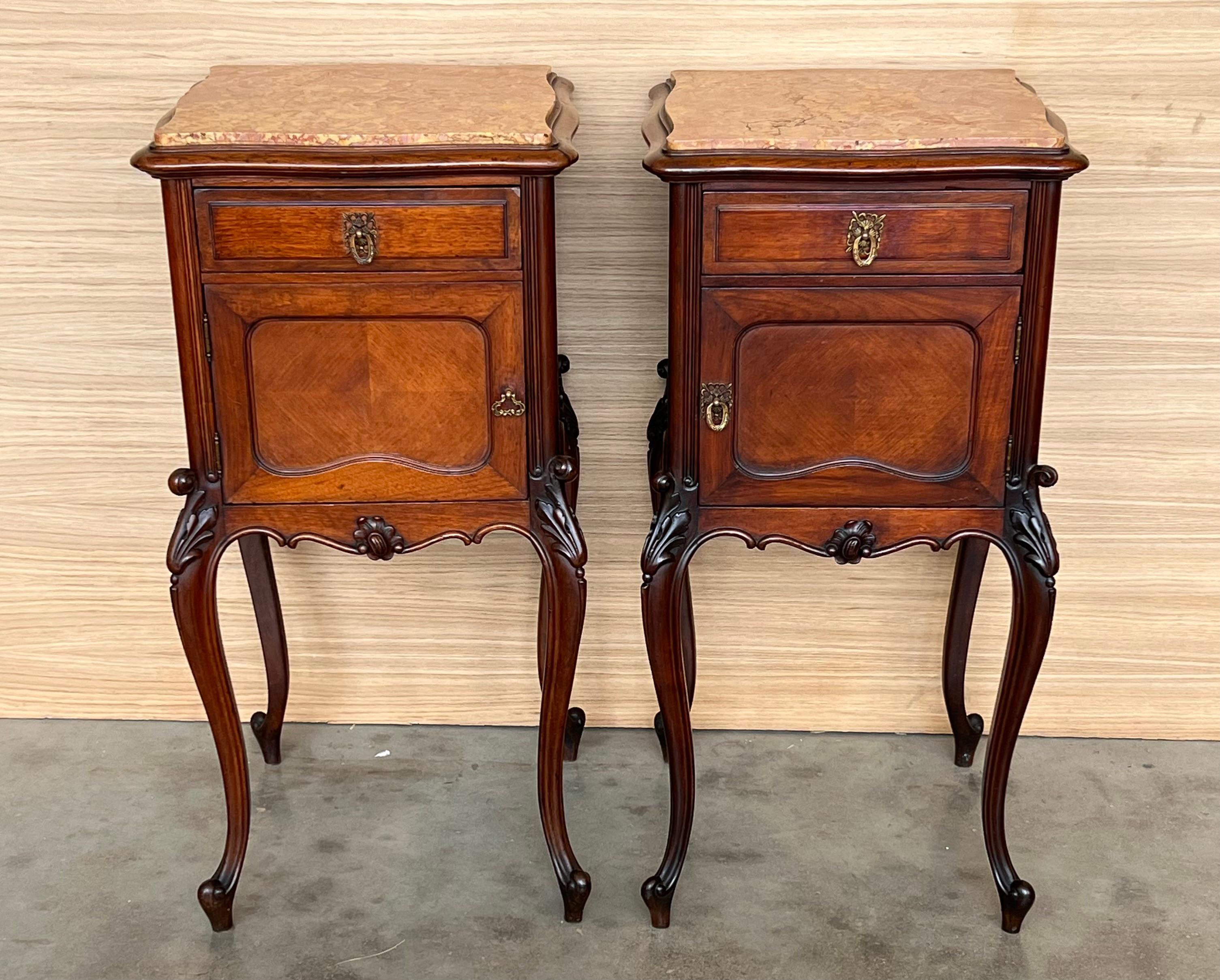 French Provincial Louis XV Style Walnut Nightstands with Marble Top, 1930s, Set of 2 For Sale