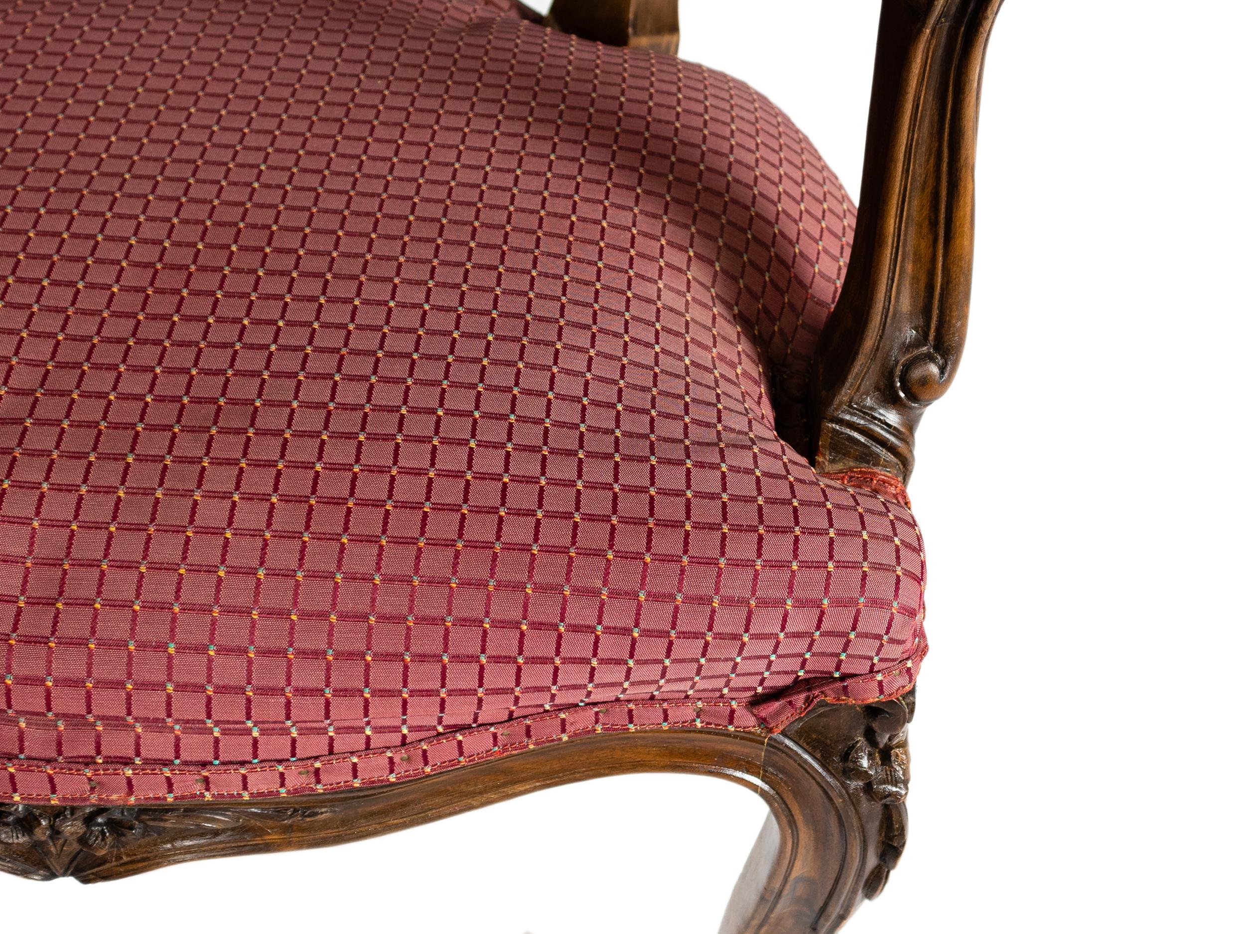 Sillón veneciano de nogal estilo Luis XV Tela en venta