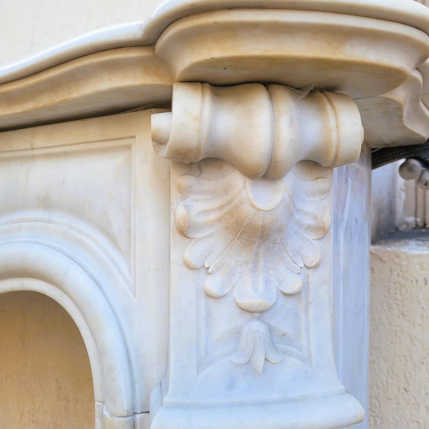 Louis XV Style White Marble Fireplace, 19th Century For Sale 7