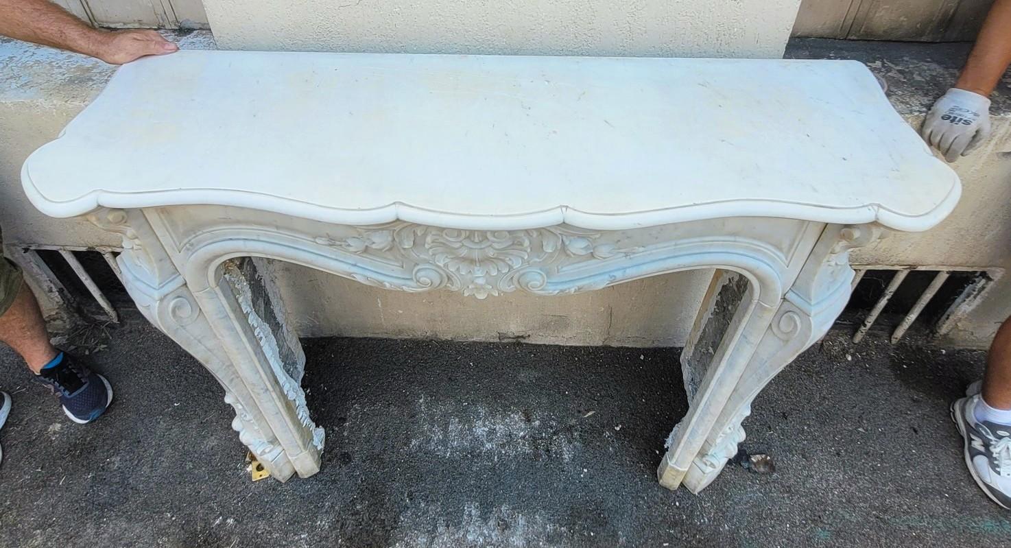 Louis XV Style White Marble Fireplace, 19th Century For Sale 8