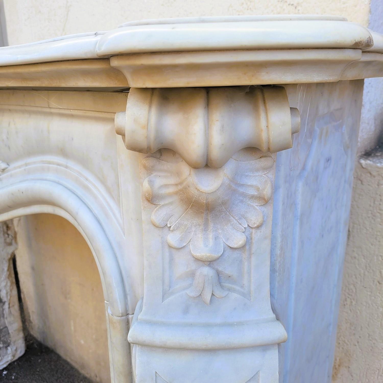 Louis XV Style White Marble Fireplace, 19th Century For Sale 3