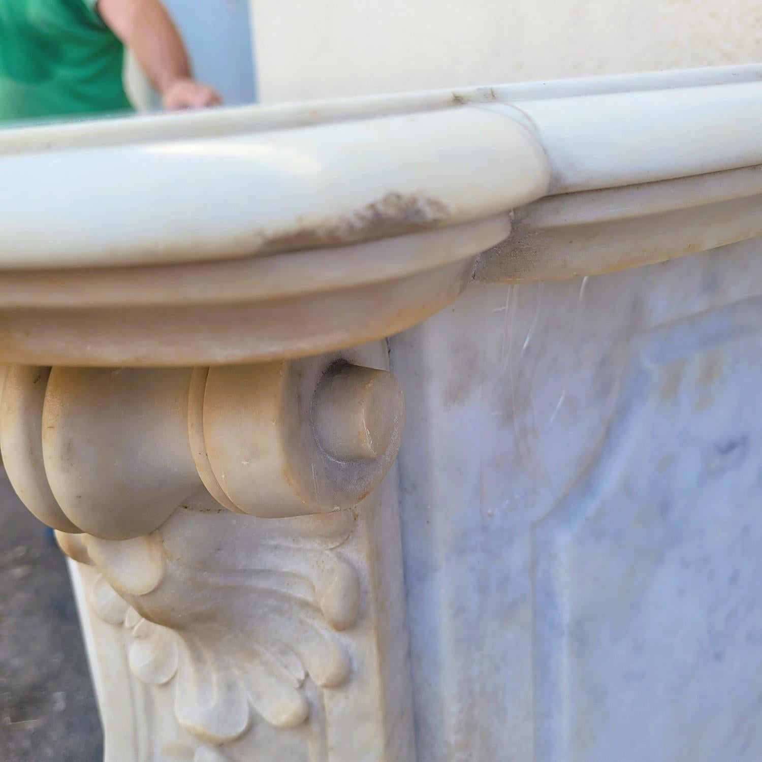 Louis XV Style White Marble Fireplace, 19th Century For Sale 4