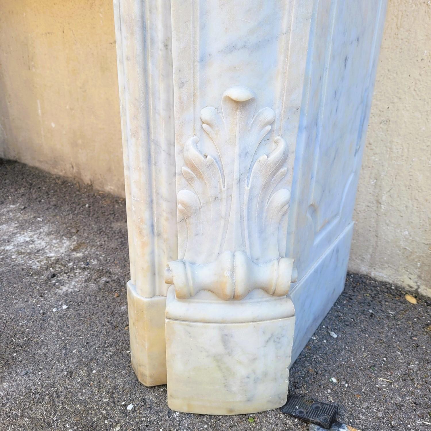 Louis XV Style White Marble Fireplace, 19th Century For Sale 5