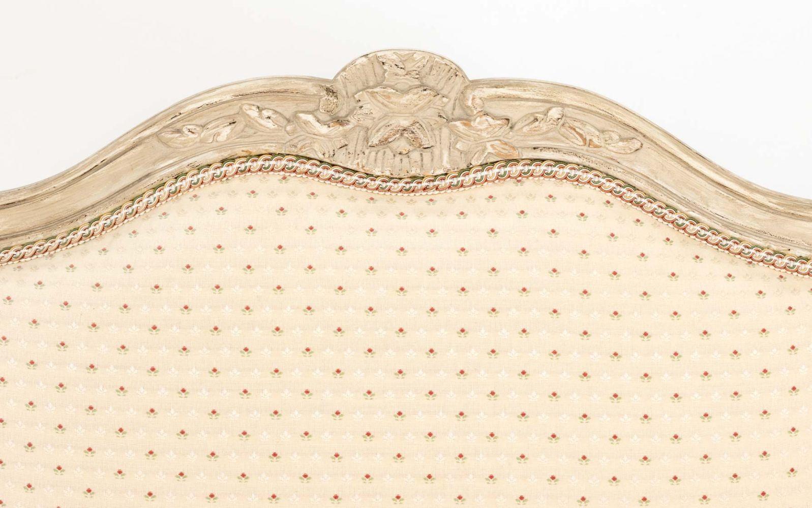 20ième siècle Louis XV Style White Painted Fauteuils, Pair en vente