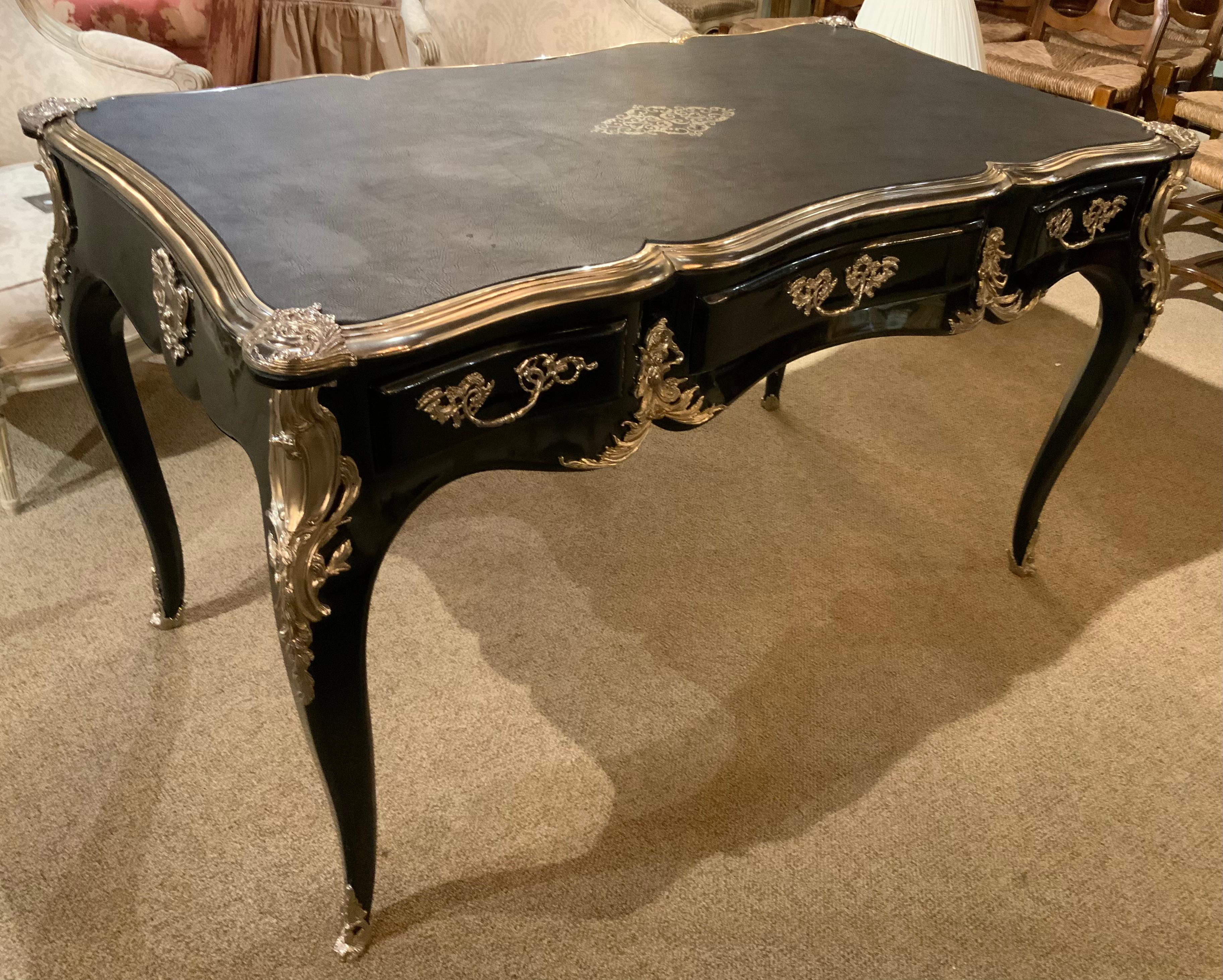 Louis XV Style writing desk /bureau plat black lacquered finish In Excellent Condition For Sale In Houston, TX