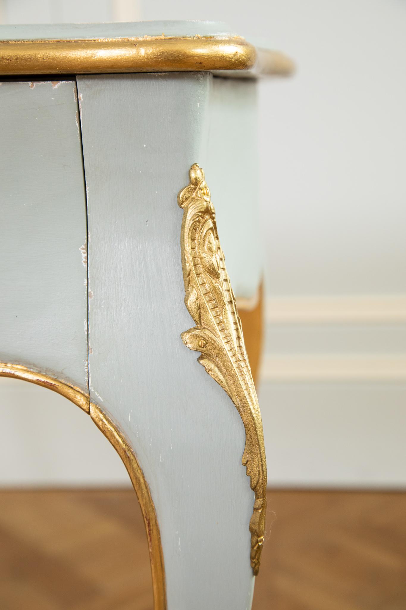 Louis XV Style Writing Desk with Serpentine Legs Painted with Gold Highlights For Sale 5