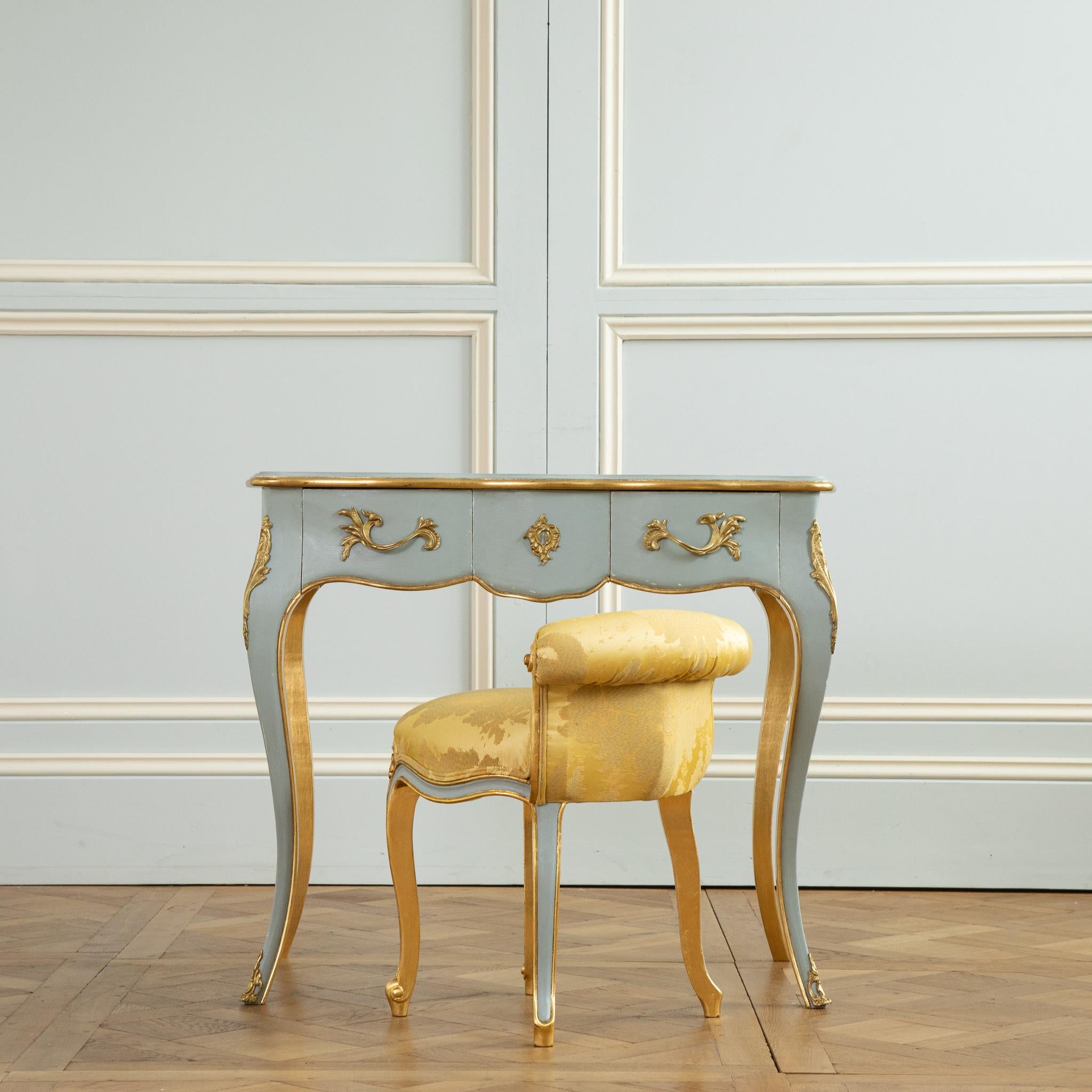 Louis XV Style Writing Desk with Serpentine Legs Painted with Gold Highlights For Sale 12