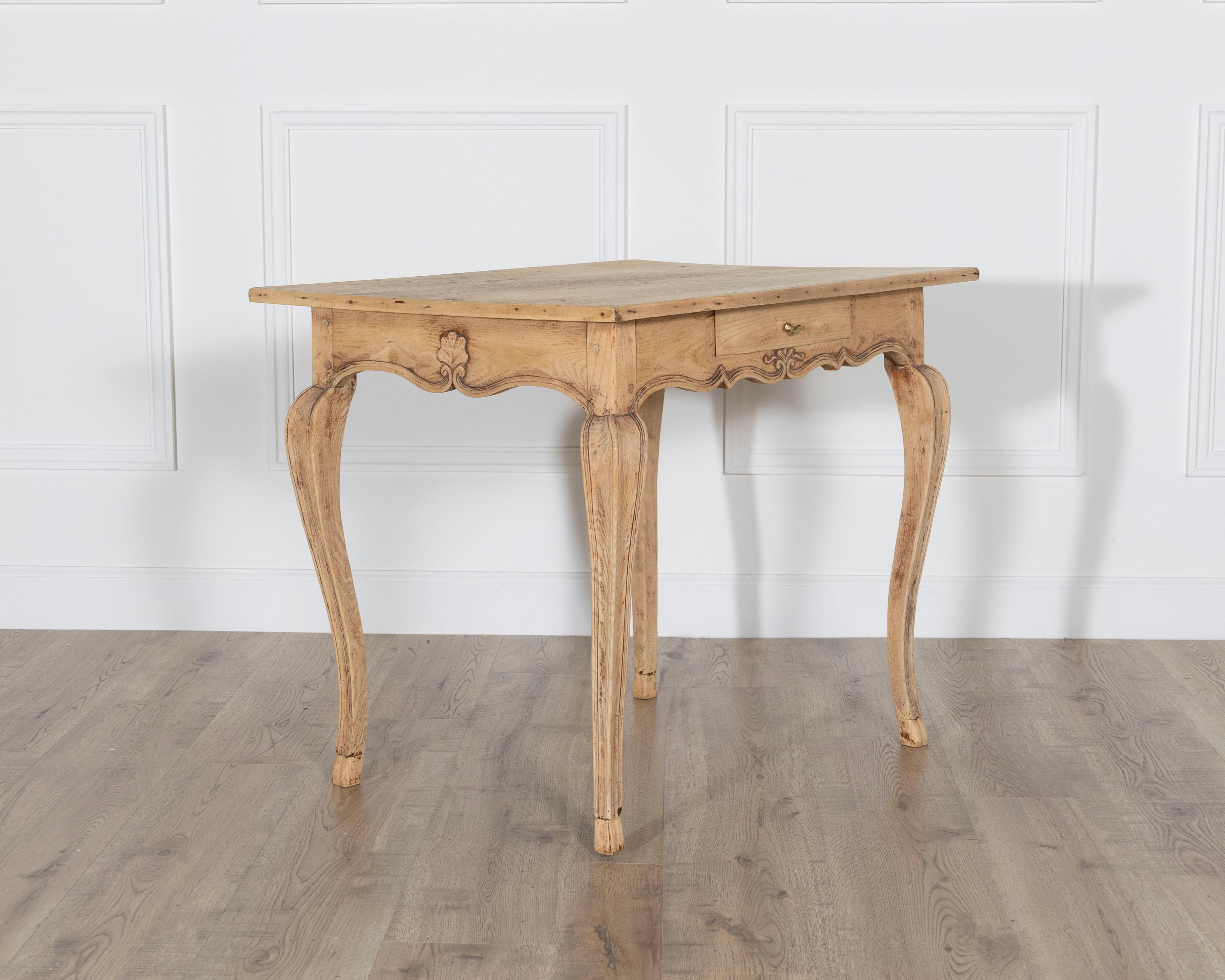 Table à écrire de style Louis XV en Oak Oak naturel, 19ème siècle Bon état - En vente à Atlanta, GA