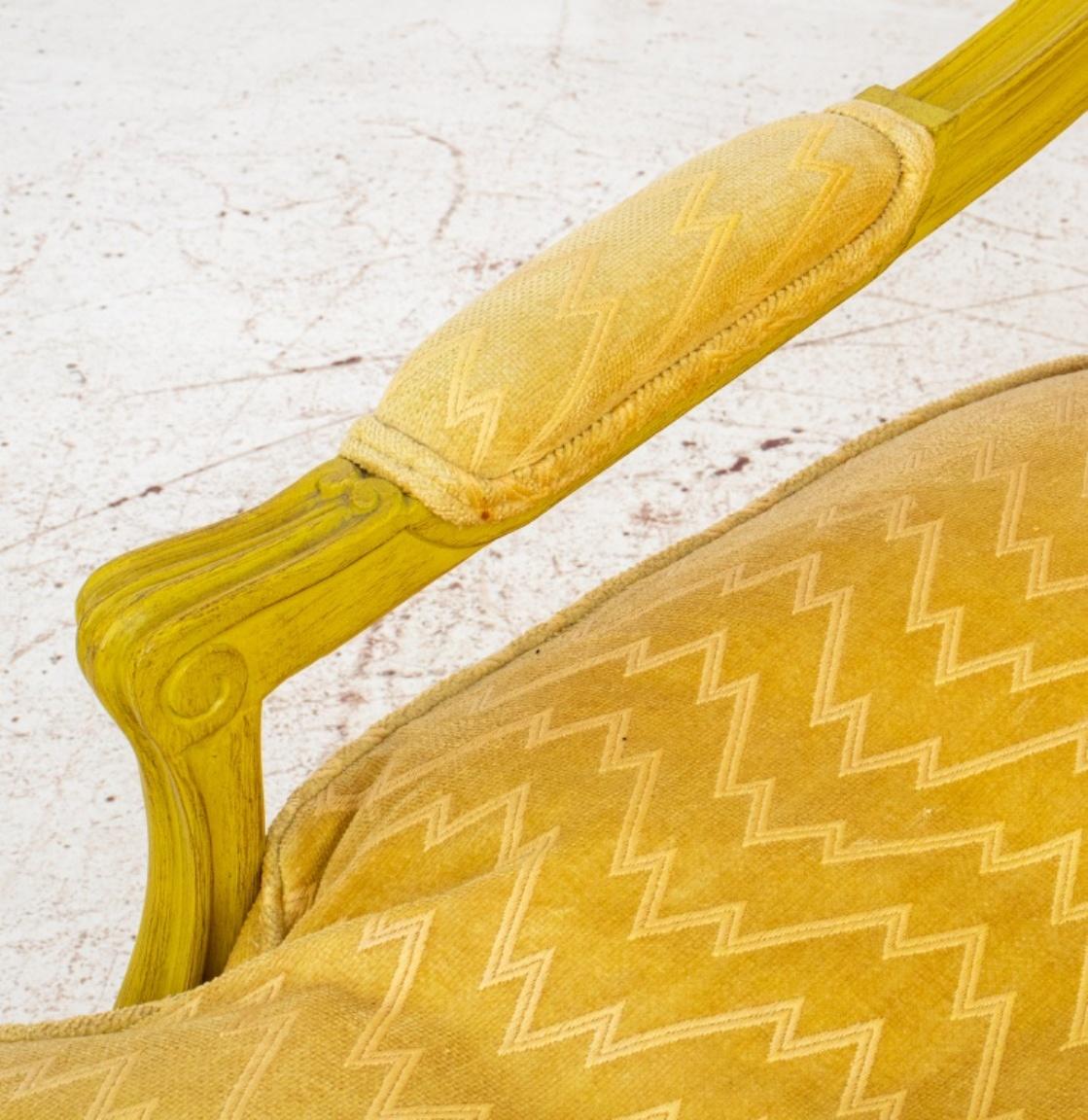 Gelber gepolsterter Sessel im Stil Louis XV (21. Jahrhundert und zeitgenössisch) im Angebot