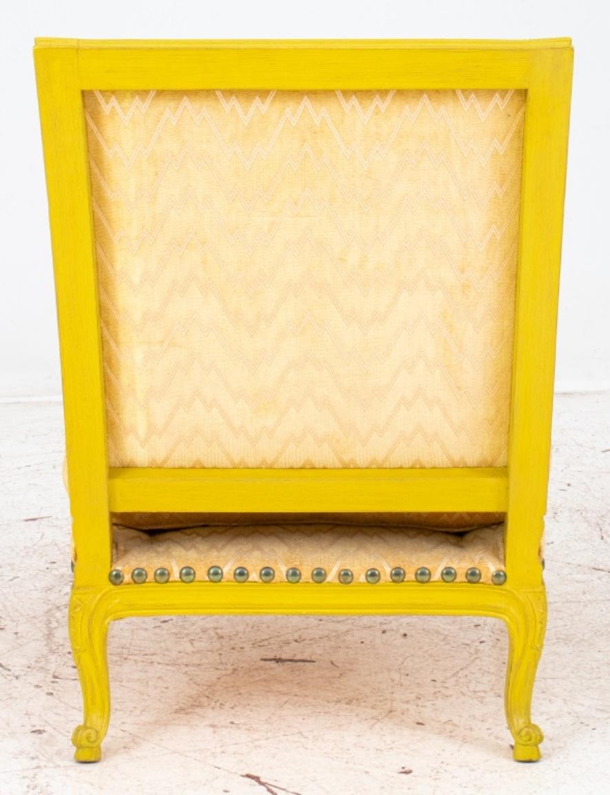 Gelber gepolsterter Sessel im Stil Louis XV im Angebot 3
