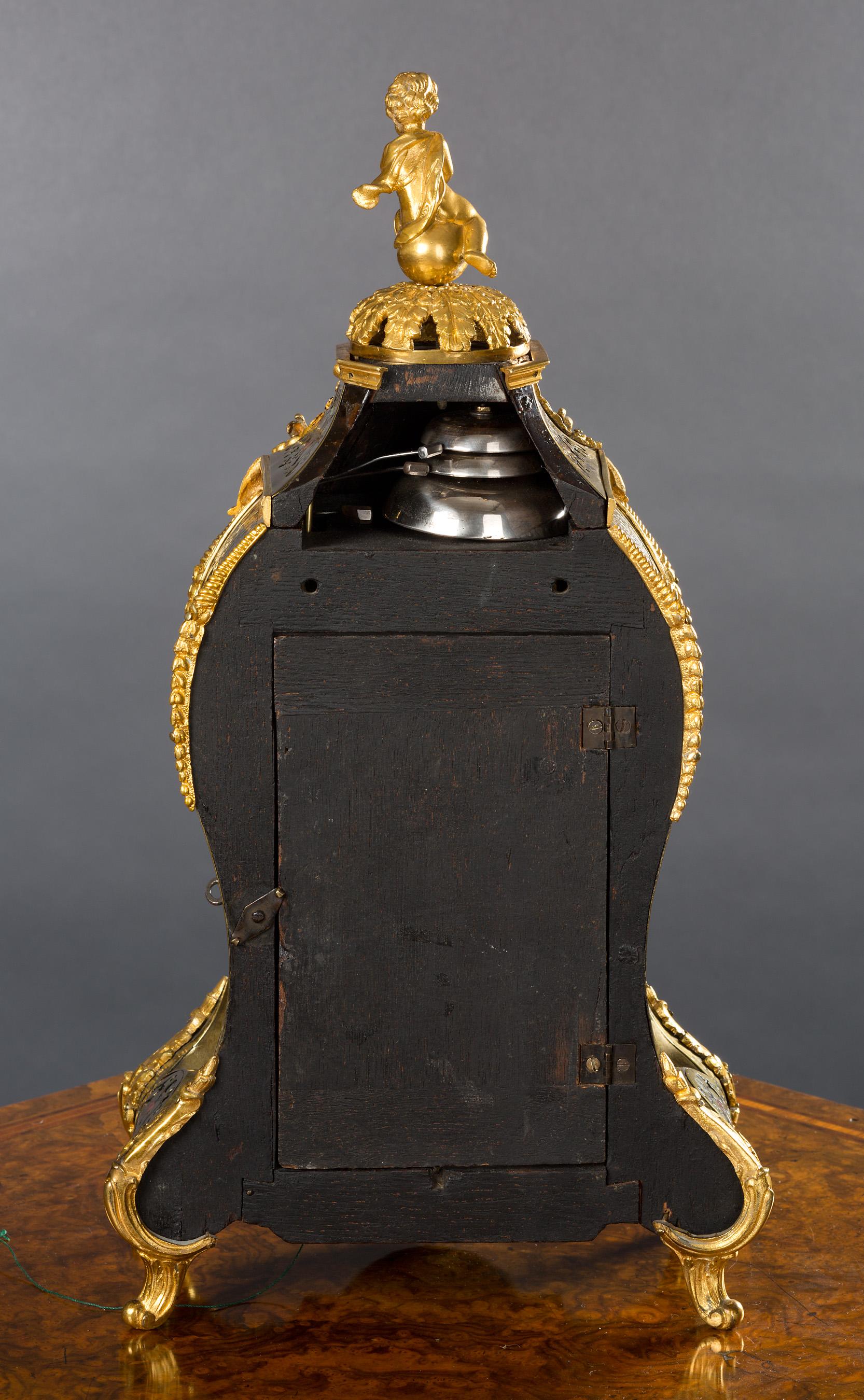 Louis XV Boulle-Uhr aus Schildpatt von St. Martin, Paris, um 1720 (Boullemarketerie) im Angebot