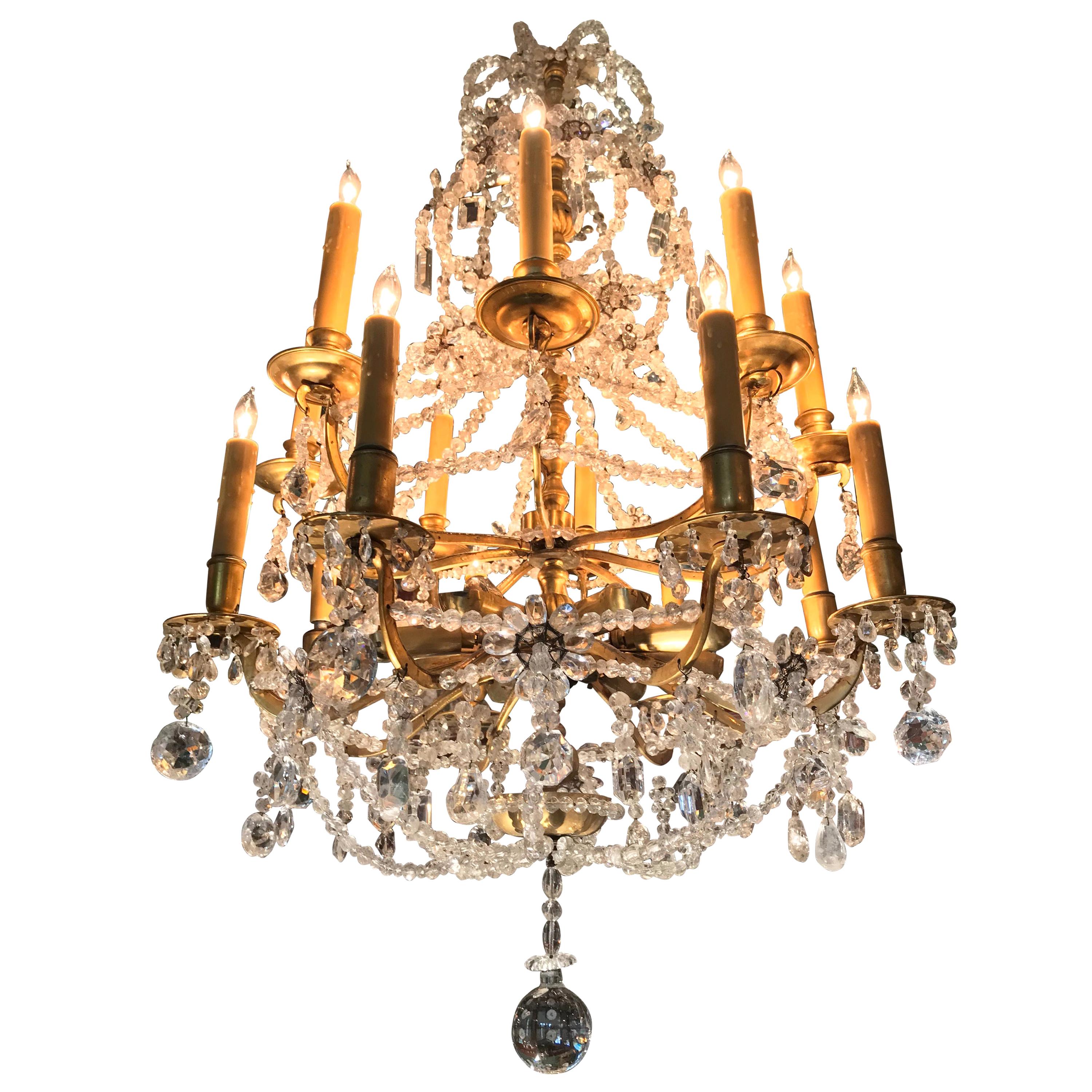 Lustre suspendu à 16 éclairages en cristal de roche doré du 18ème siècle, LA