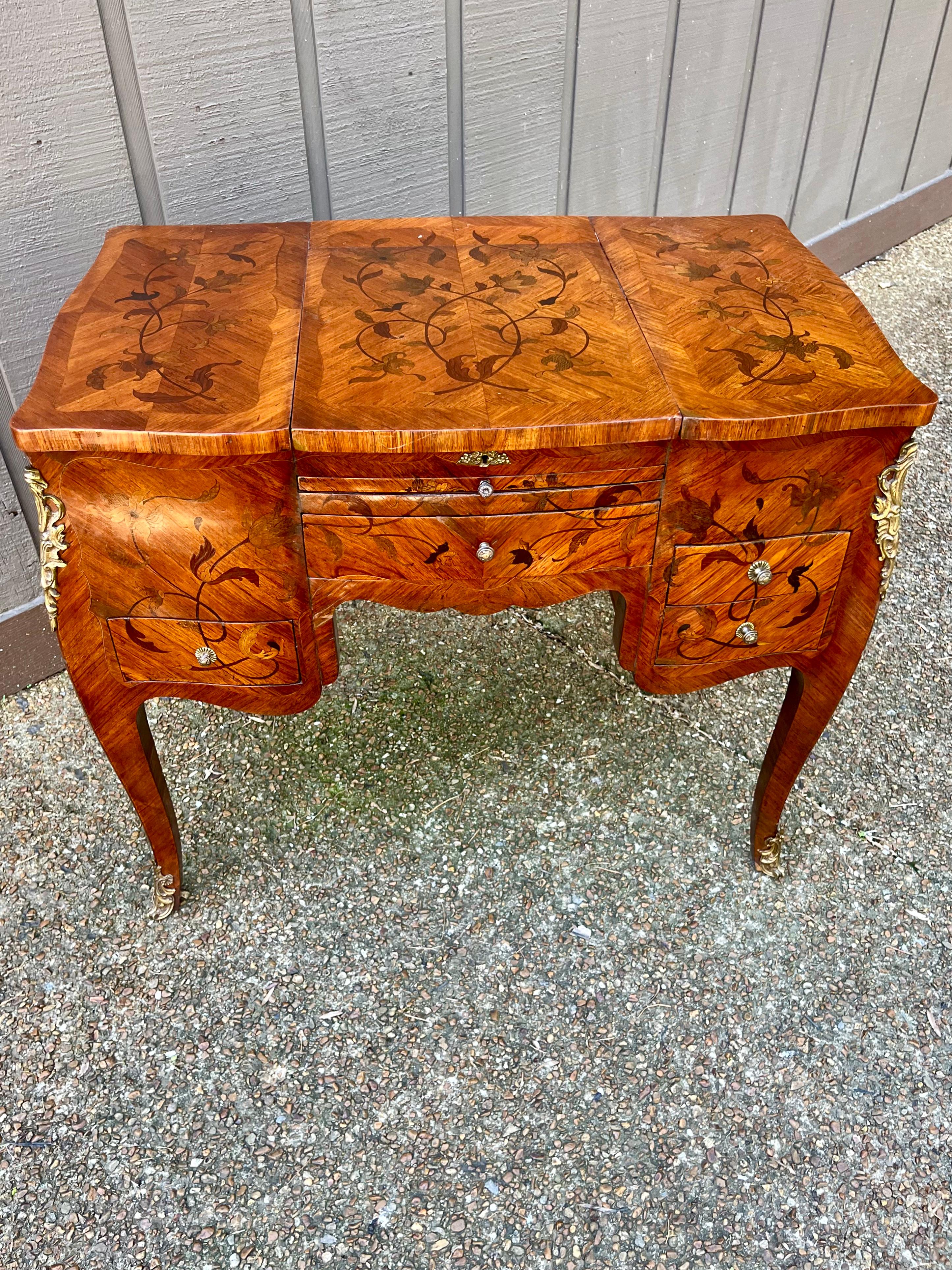 Louis Xv Transitional to LouisXvi Tulipwood Parquetry and Marquetry Floral Case  In Fair Condition For Sale In Nashville, TN