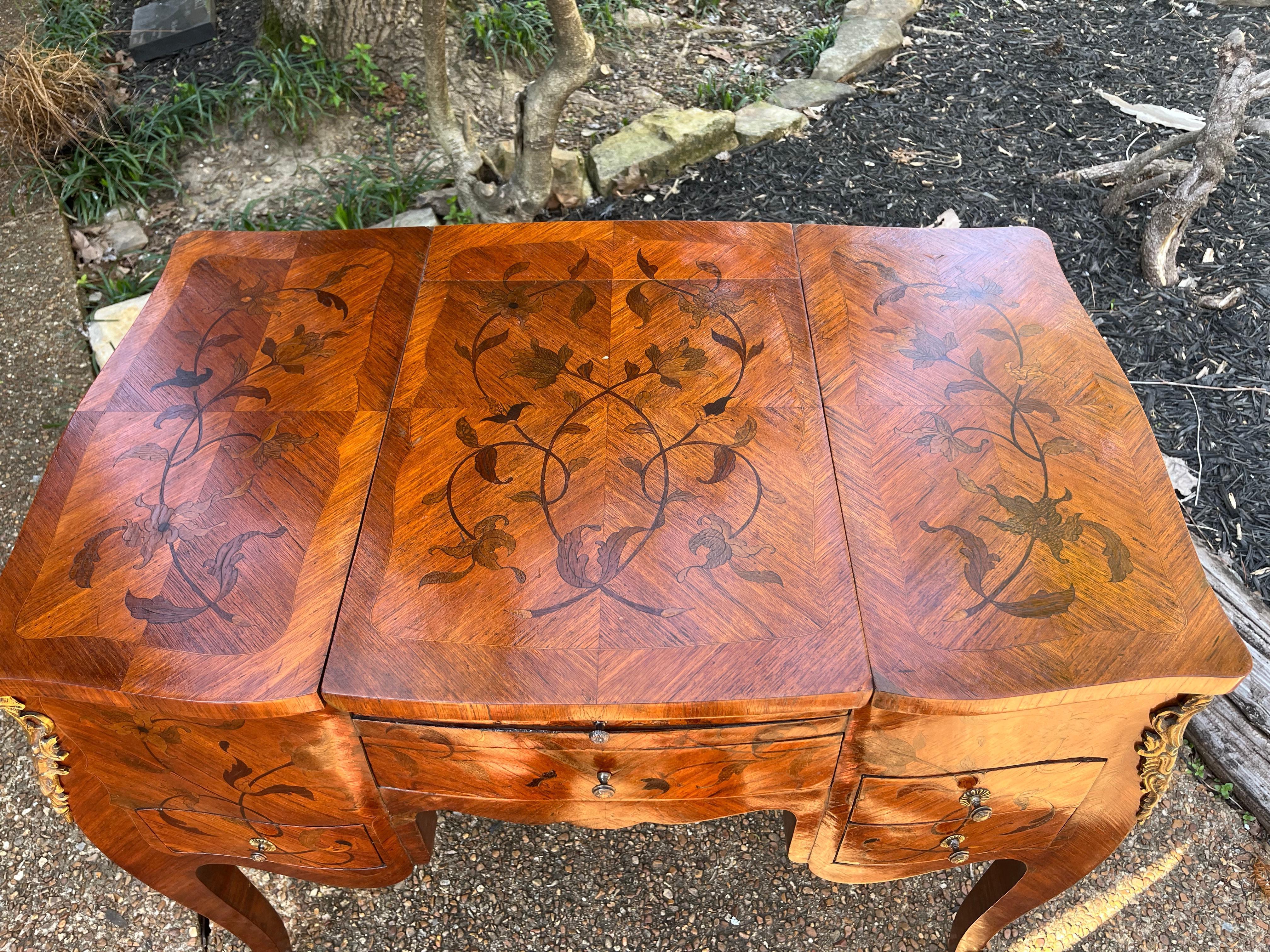 Louis Xv Transitional to LouisXvi Tulipwood Parquetry and Marquetry Floral Case  For Sale 1