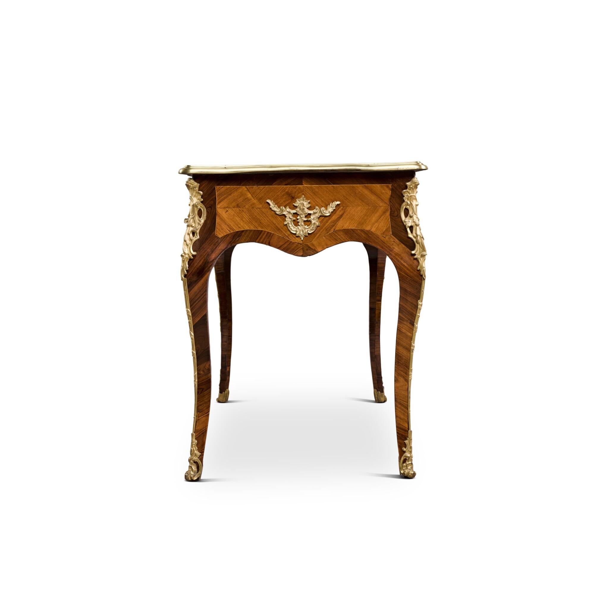 Inglese Bureau Plat Luigi XV in legno di tulipano e Kingwood in vendita