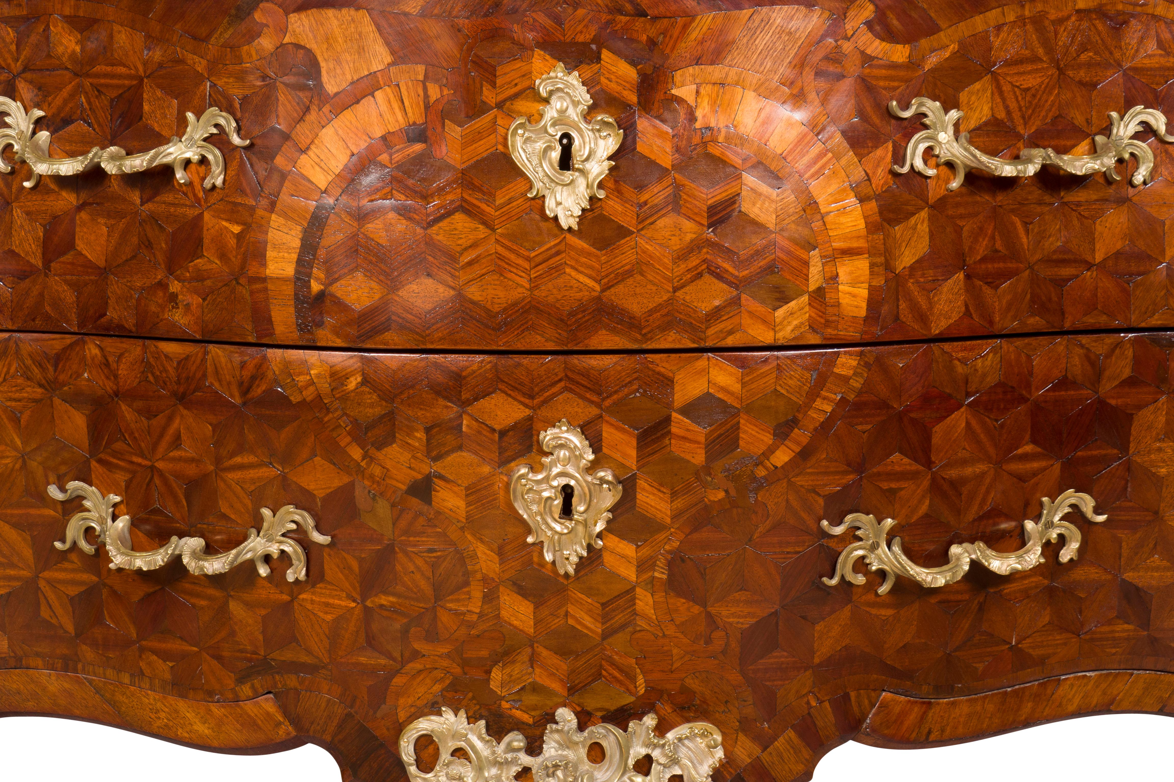 Commode Luigi XV in legno di tulipano e intarsio in vendita 13