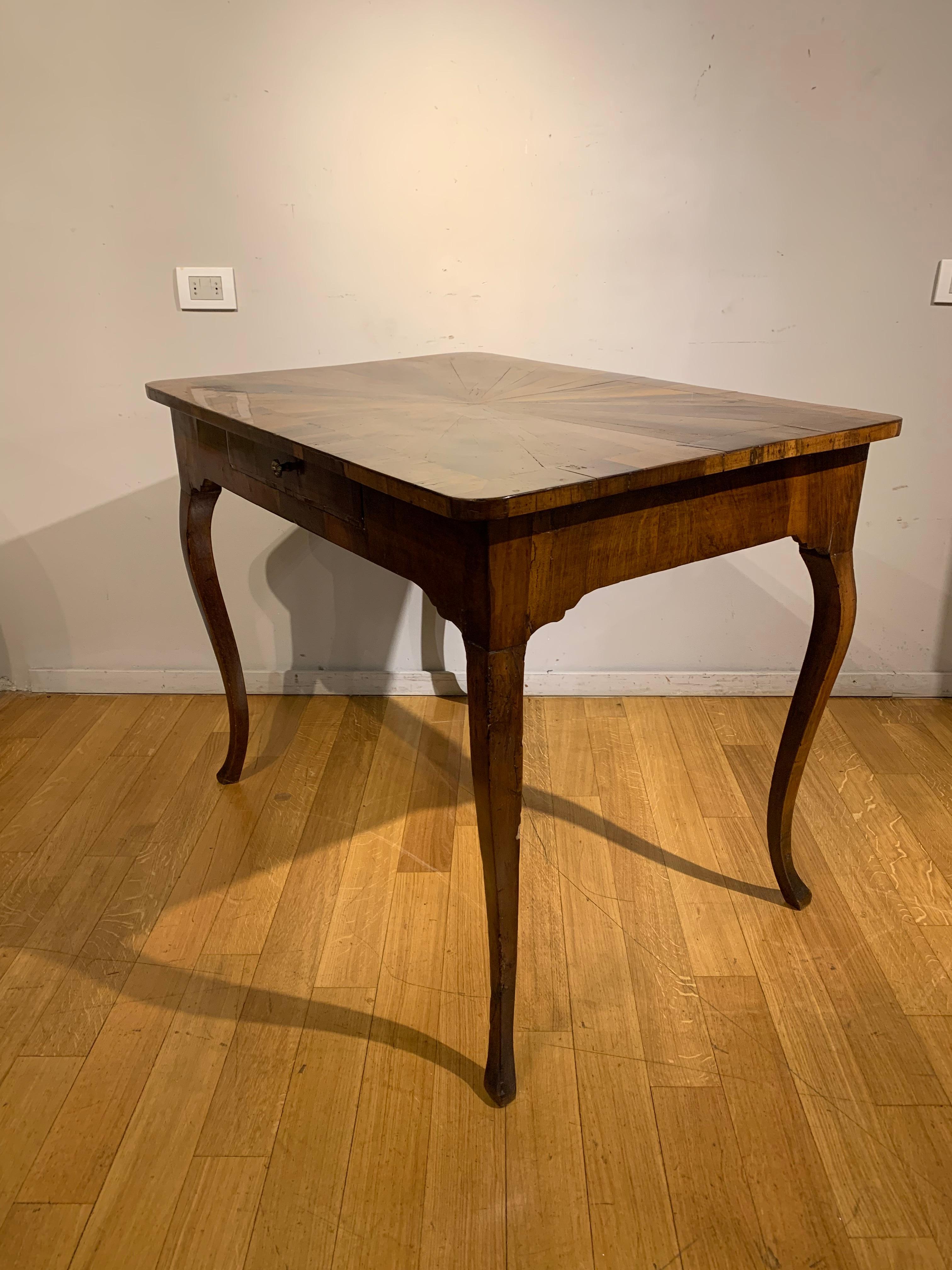 18th Century Louis XV Tuscany Walnut Veneered Writing Table For Sale
