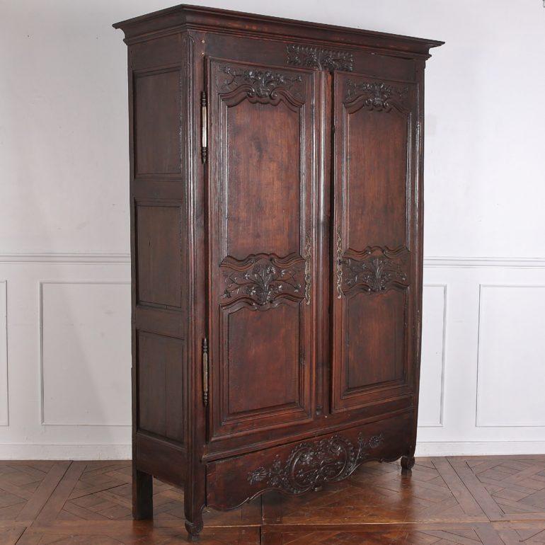 Louis XV Two-Door Carved Oak Armoire In Good Condition In Vancouver, British Columbia